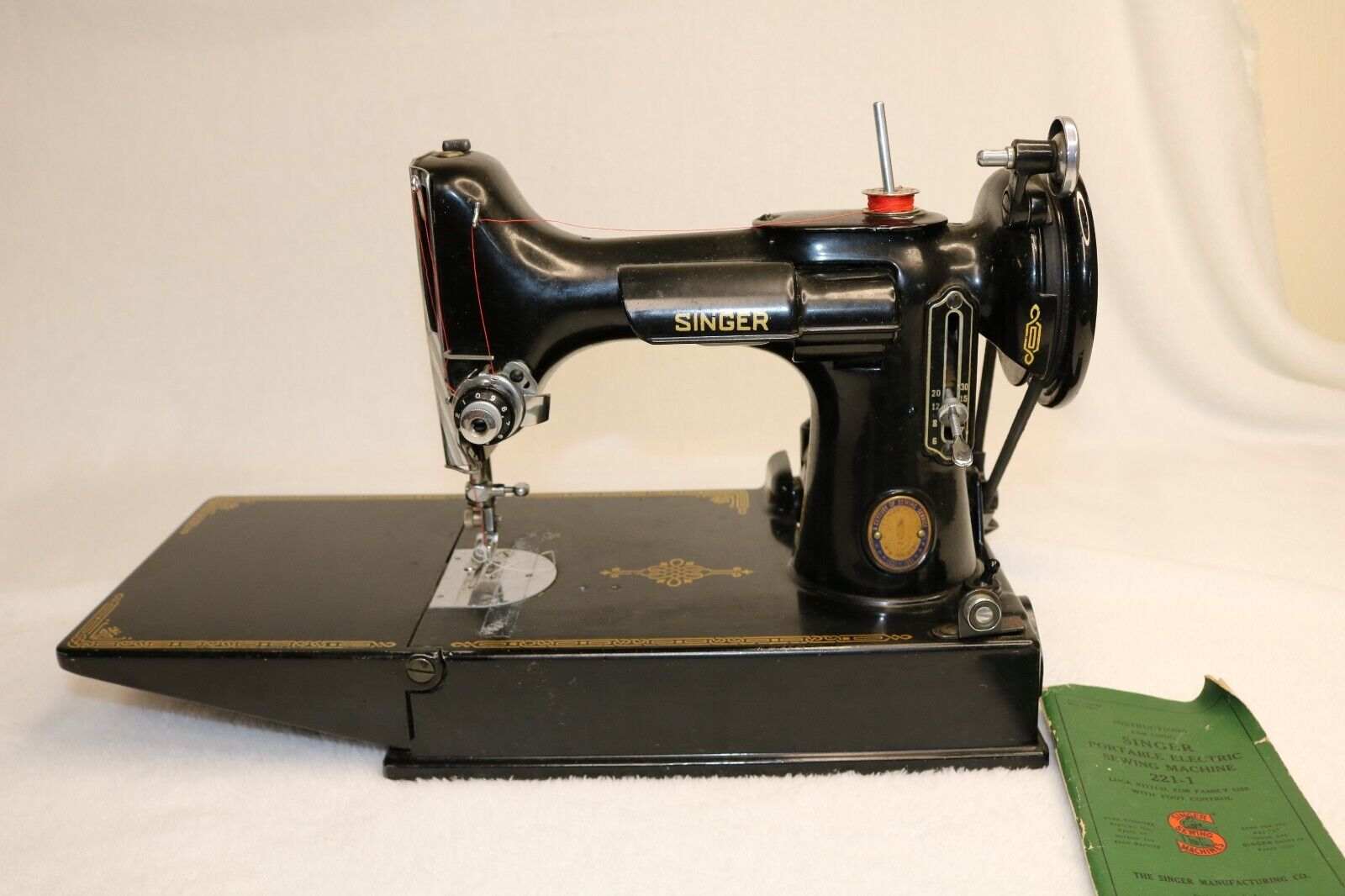 VINTAGE Singer Featherweight 221-1 Sewing Machine Untested