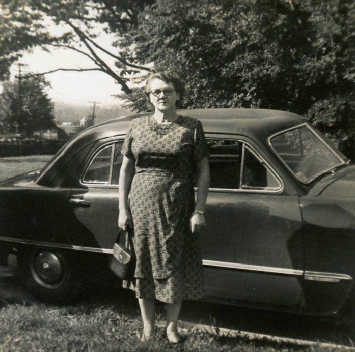 XX324 Vtg Photo WOMAN WITH PURSE GLASSES BY CAR AT CURB c 1952-53