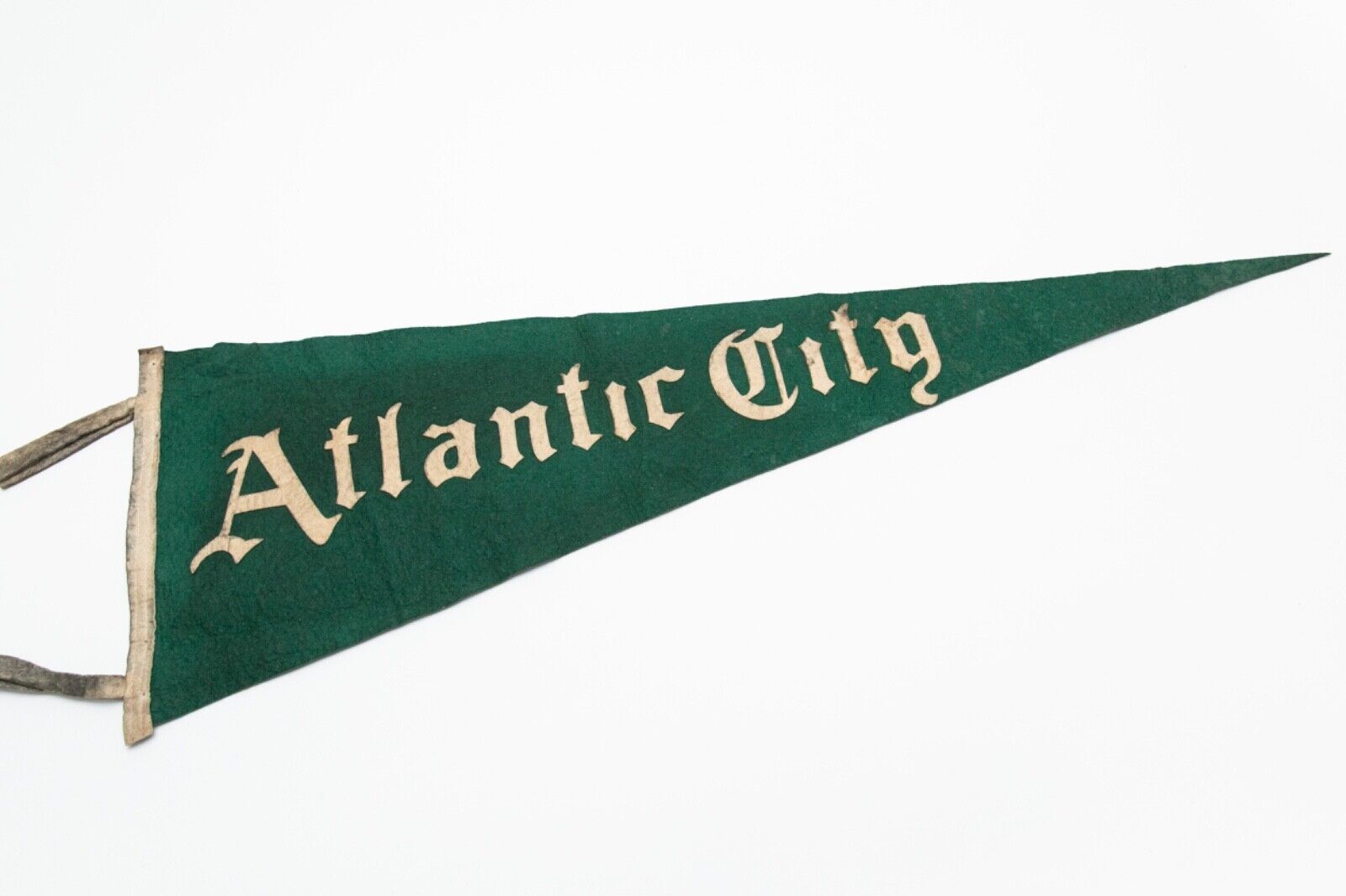 Large Early Vintage Atlantic City New Jersey Souvenir Felt Pennant 35\