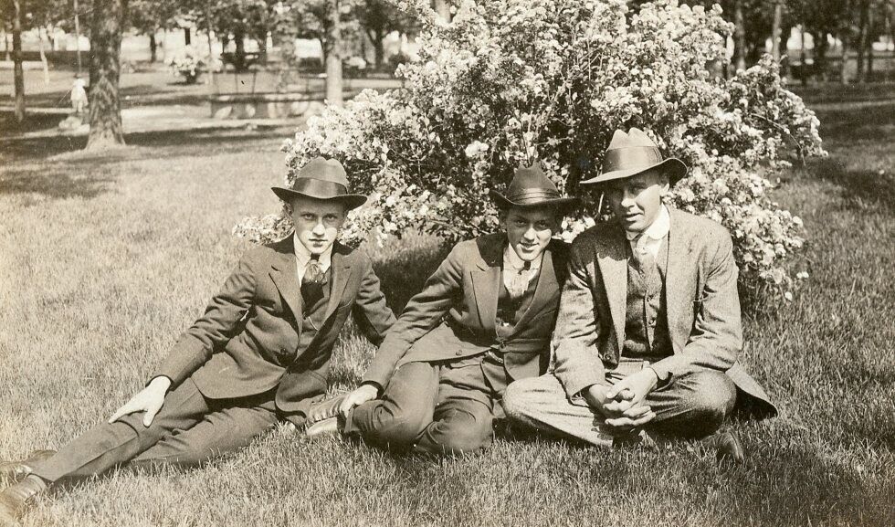 PH29 Original Vintage Photo THREE MEN IN SUITS & HATS c 1918