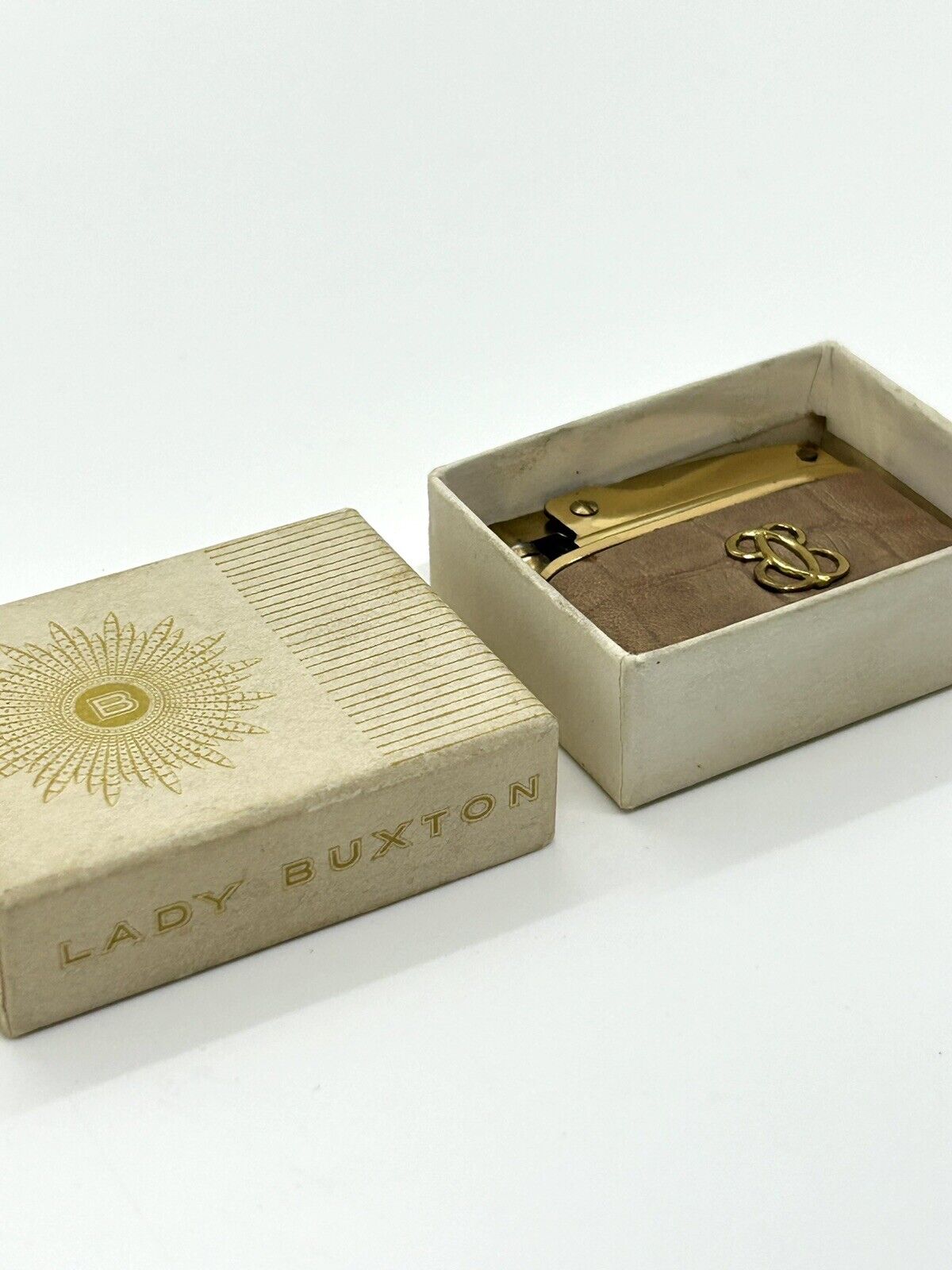 VINTAGE TAN LADY BUXTON LIGHTER GREAT USED CONDITION IN THE ORIG BOX
