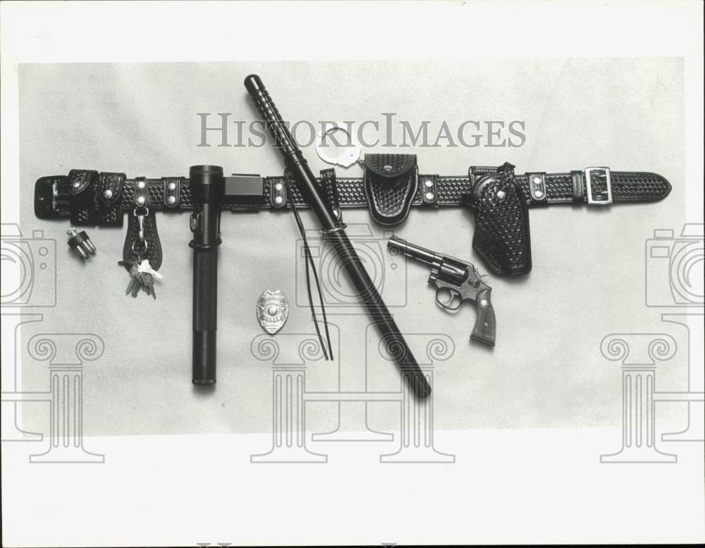 1985 Press Photo Basic Anchorage Police Department belt with radio missing