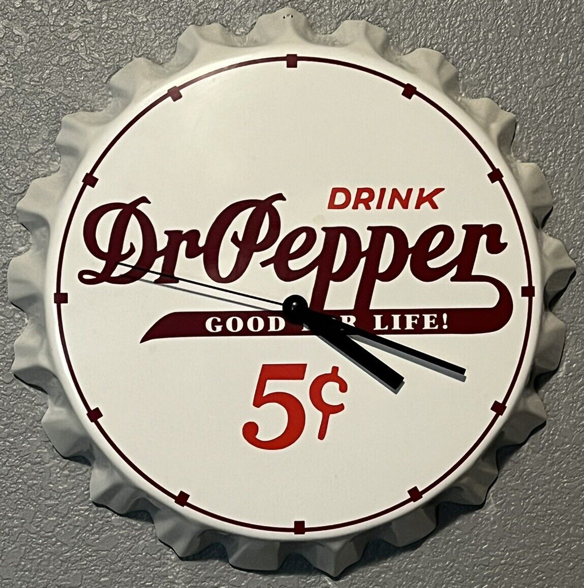Vintage Dr Pepper Bottle Cap Clock. WORKING