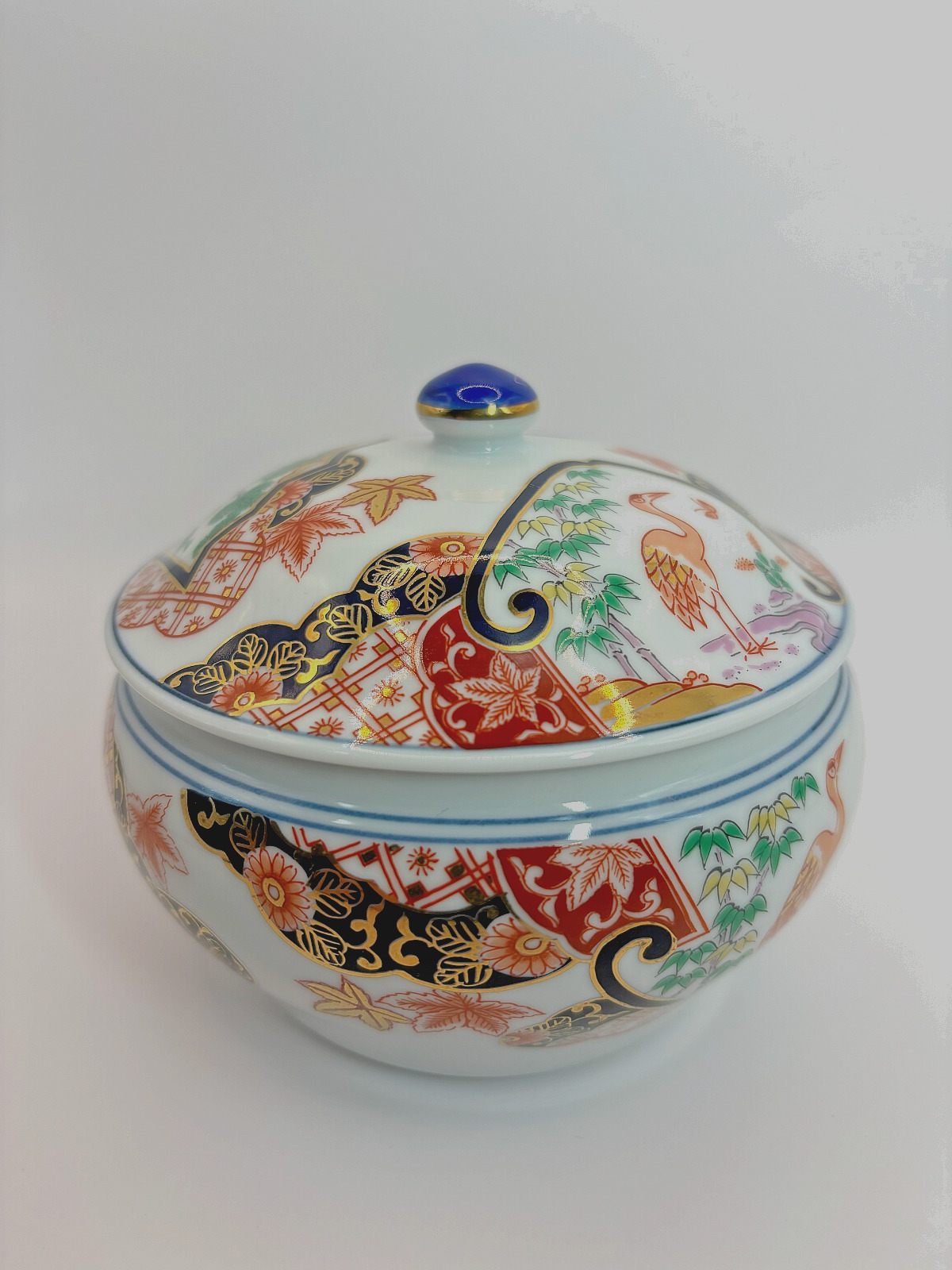 Japanese Arita porcelain ware bowl with a lid vintage SEISYUU handmade