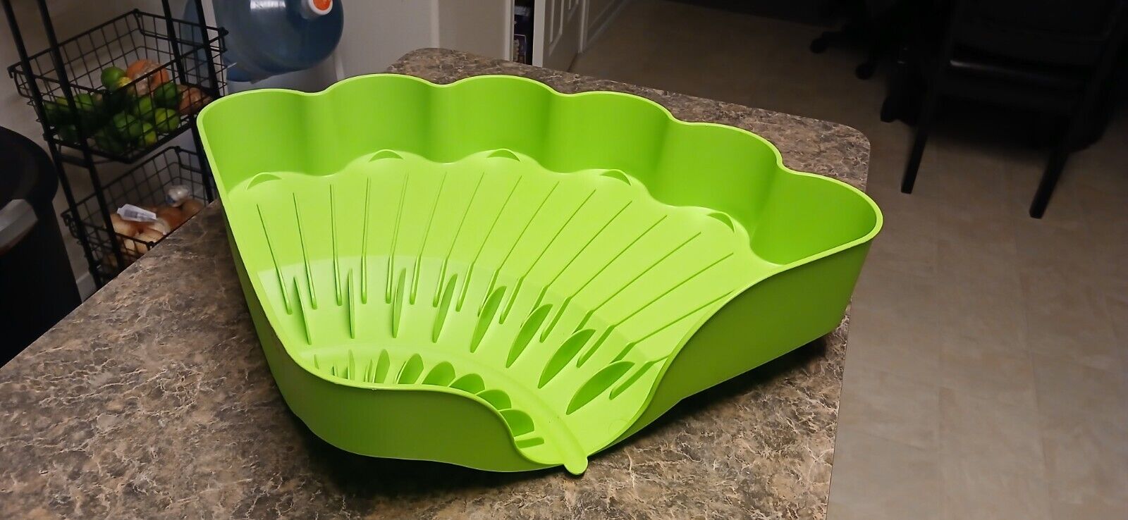 LARGE GREEN EASY DRY DISH SHELL SHAPED TUPPERWARE