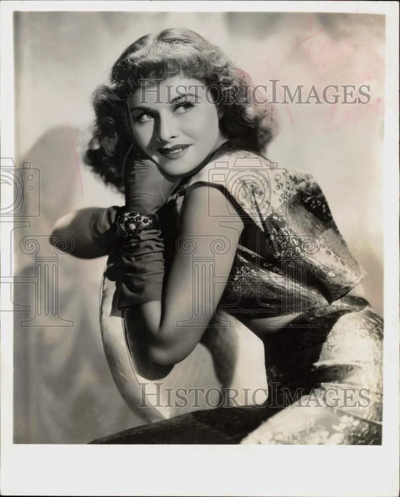 1942 Press Photo Actress Paulette Goddard on \