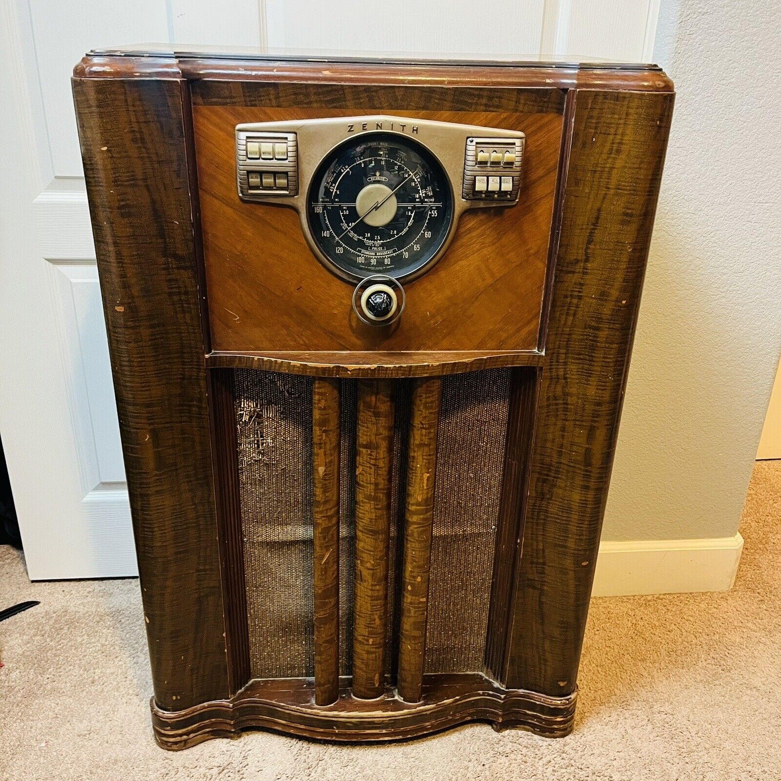 Zenith 10S567 wood tube console radio 1941 Antique Still Turns On