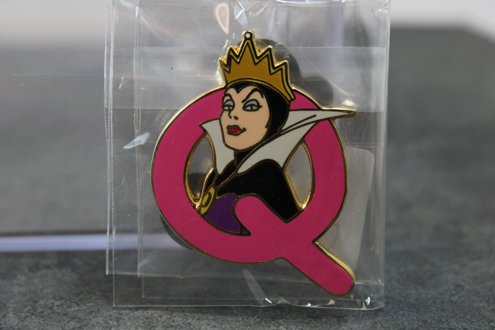 A4 Disney Mall Japan LE 100 Pin Alphabet Letter Q Evil Queen Villains Snow White