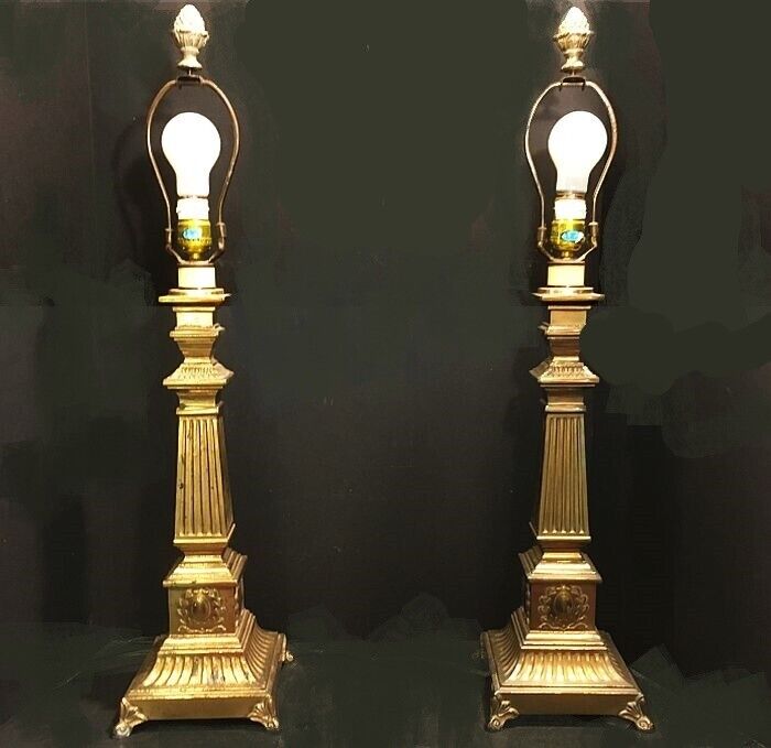 Pair of elegant brass lamps. Vintage. Federal style w/ wreath, reeded columns.