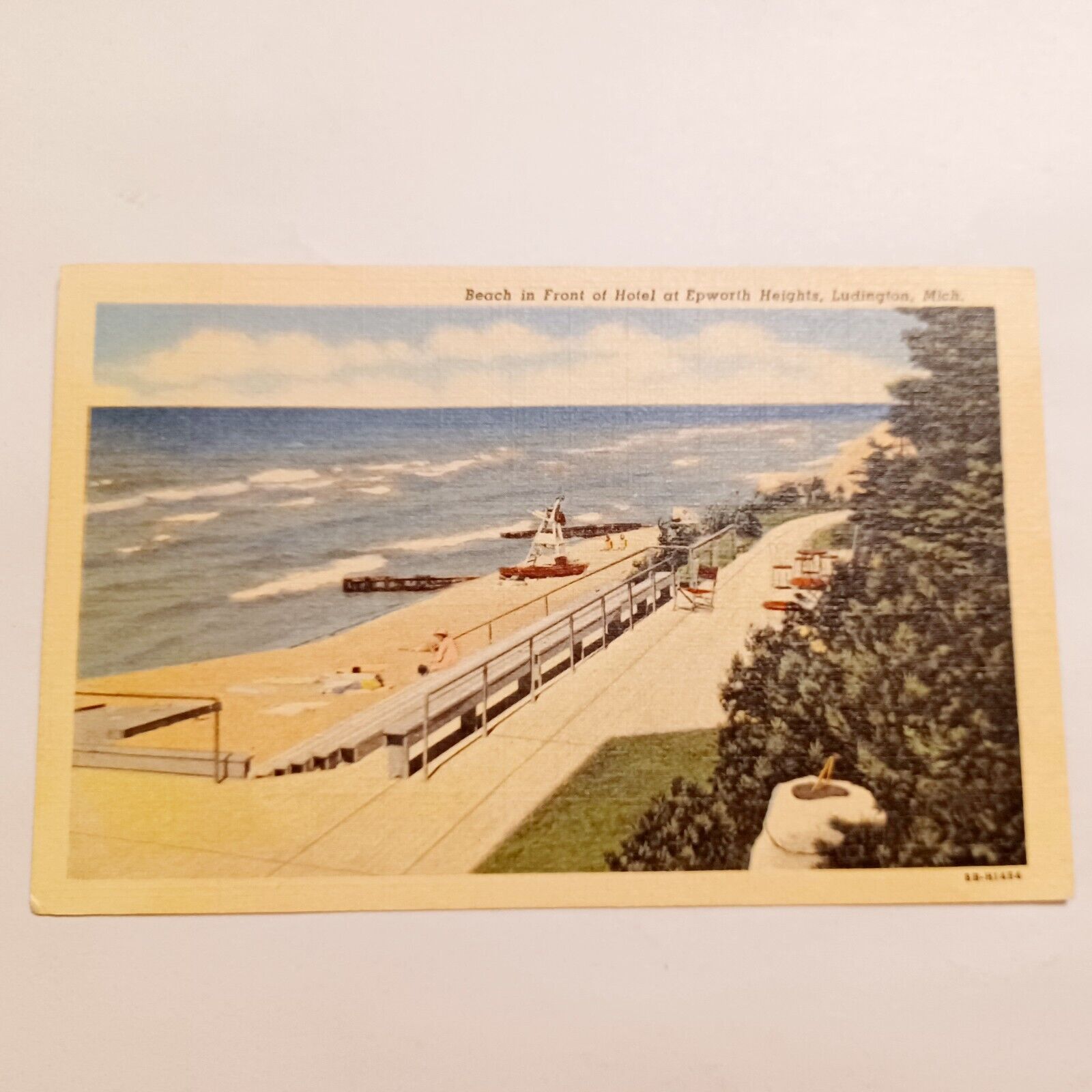 Postcard: Beach in Front of Hotel at Epworth Heights-Ludington Michigan-Linen