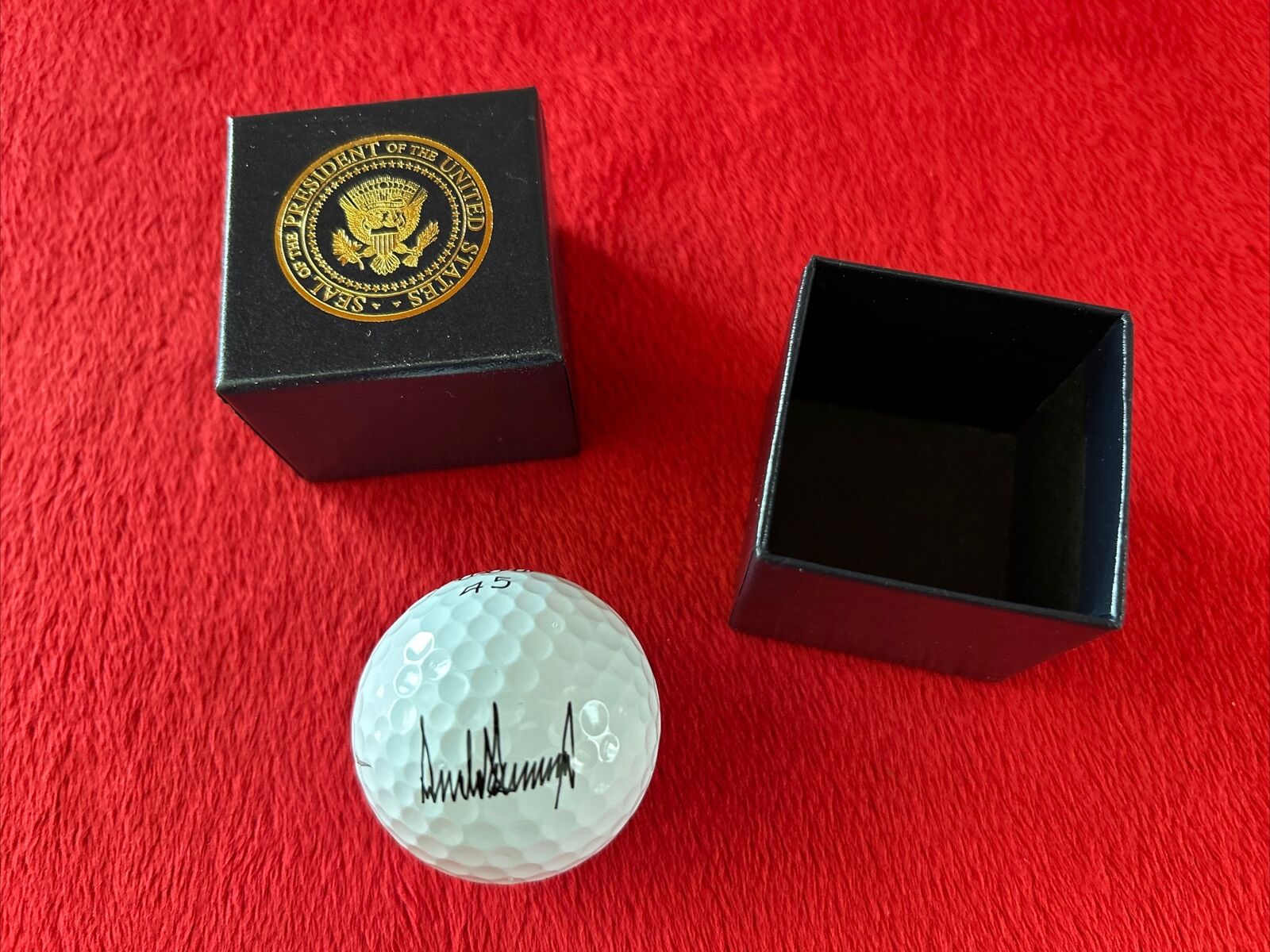 Donald J. Trump Presidential Seal WHITE HOUSE VIP Gift Golf Ball - Box