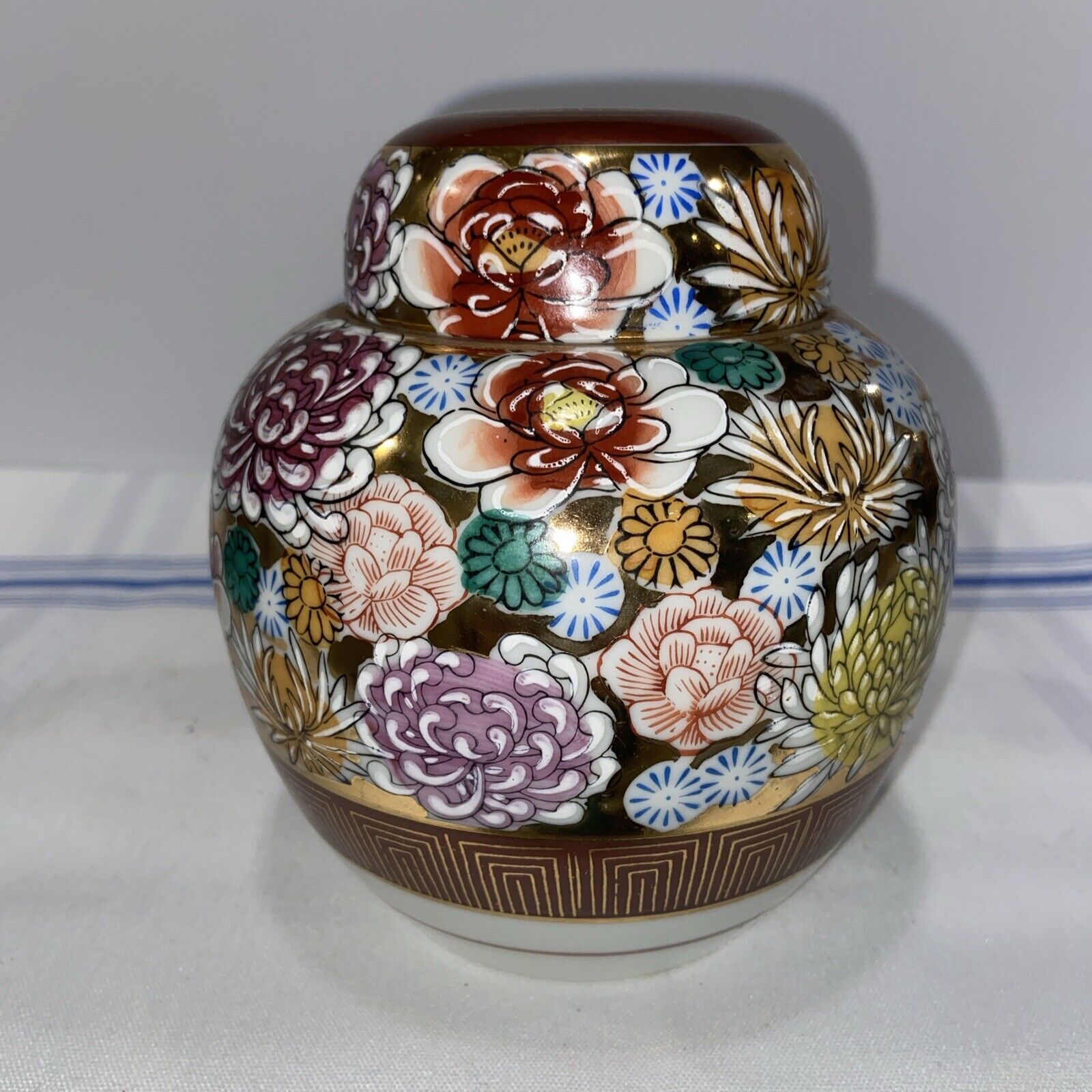 Japanese/Chinese Kutani Ginger Jar with Beautiful Vivid Floral Patern 5.5 inches