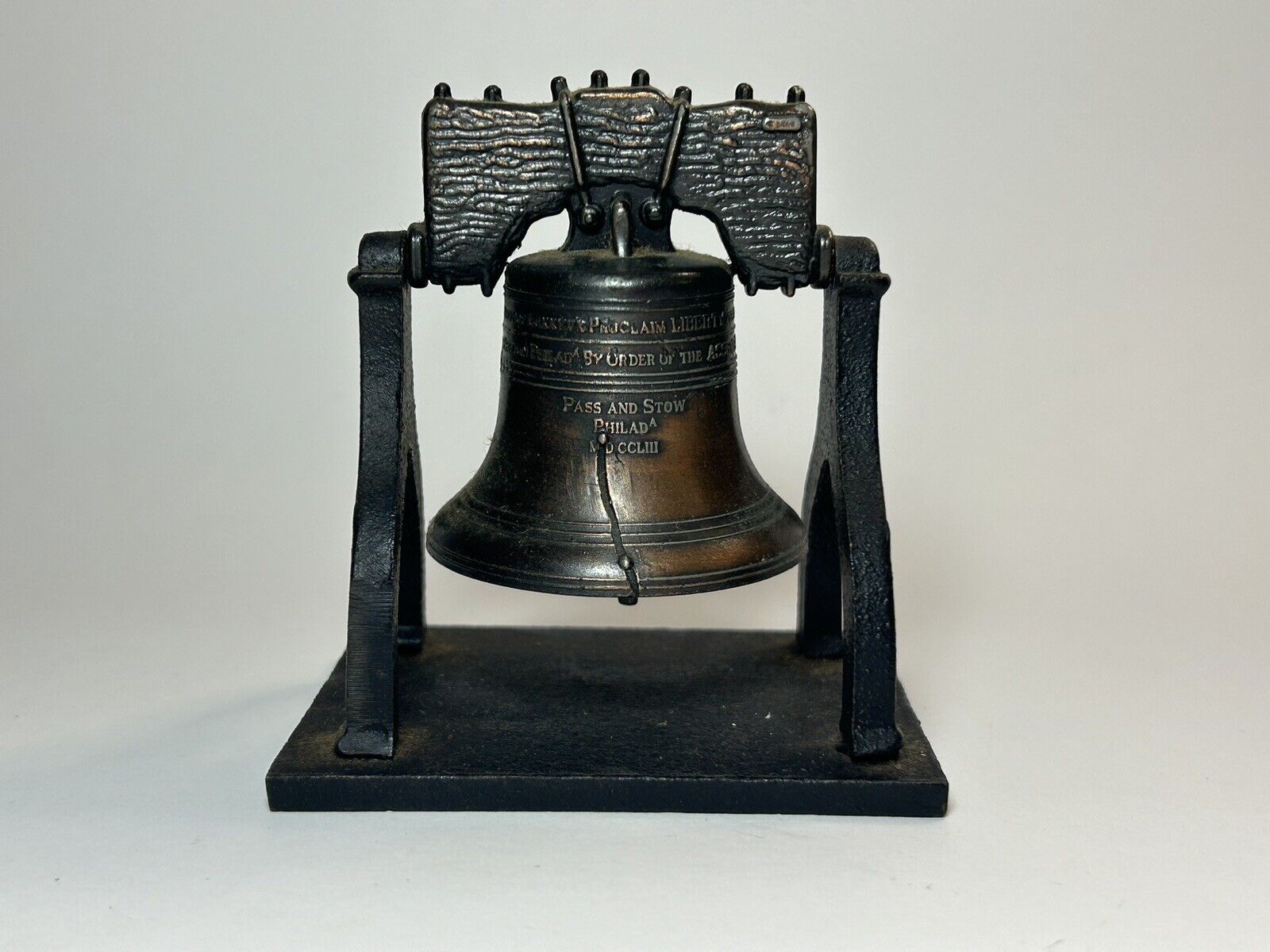 VINTAGE PENNCRAFT CAST IRON LIBERTY BELL WITH CLAPPER