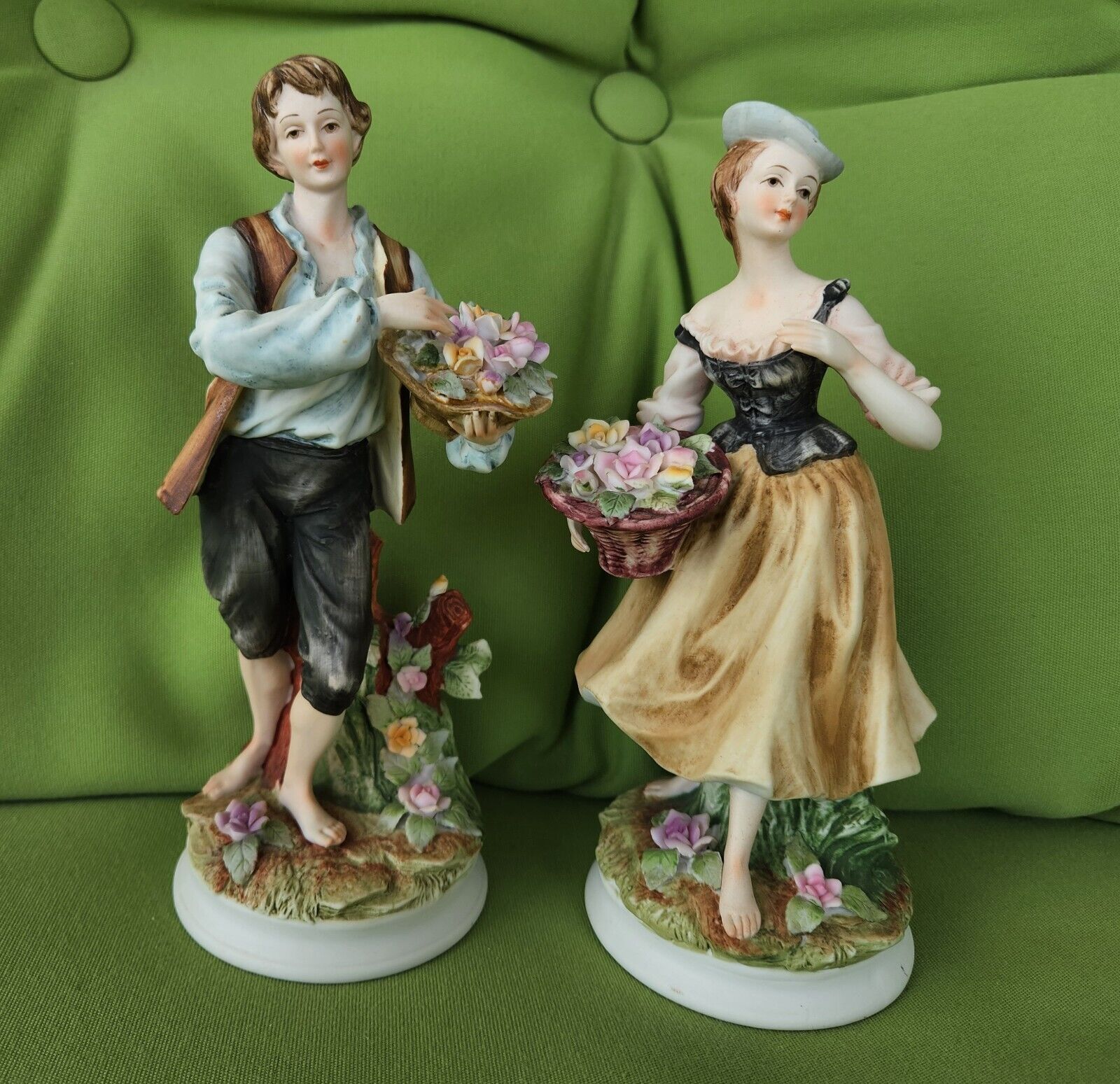 Vintage Capodimonte Style figurine couple Girl and boy with flowers baskets 8 in