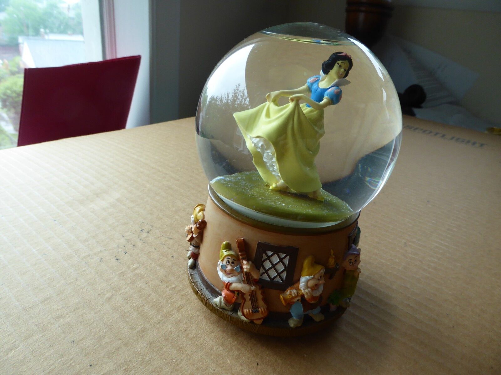 Vintage SNOW WHITE and the SEVEN DWARVES Disney SNOW GLOBE and MUSIC BOX
