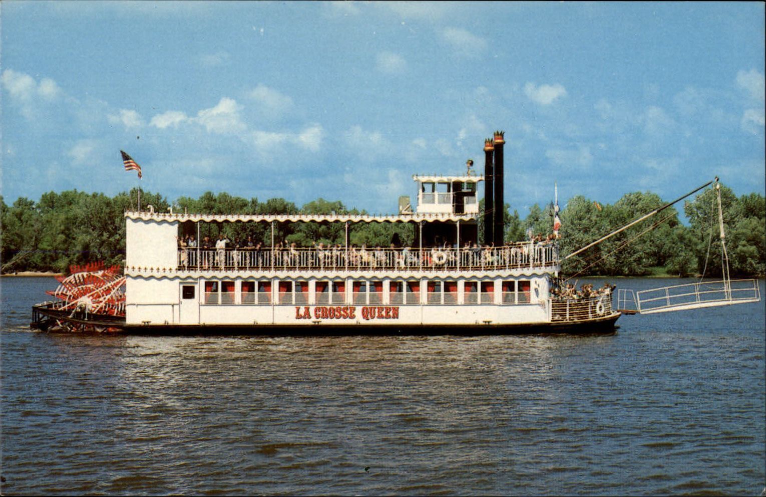 Wisconsin La Crosse Queen paddle wheel boat ~ dated 1983 postcard