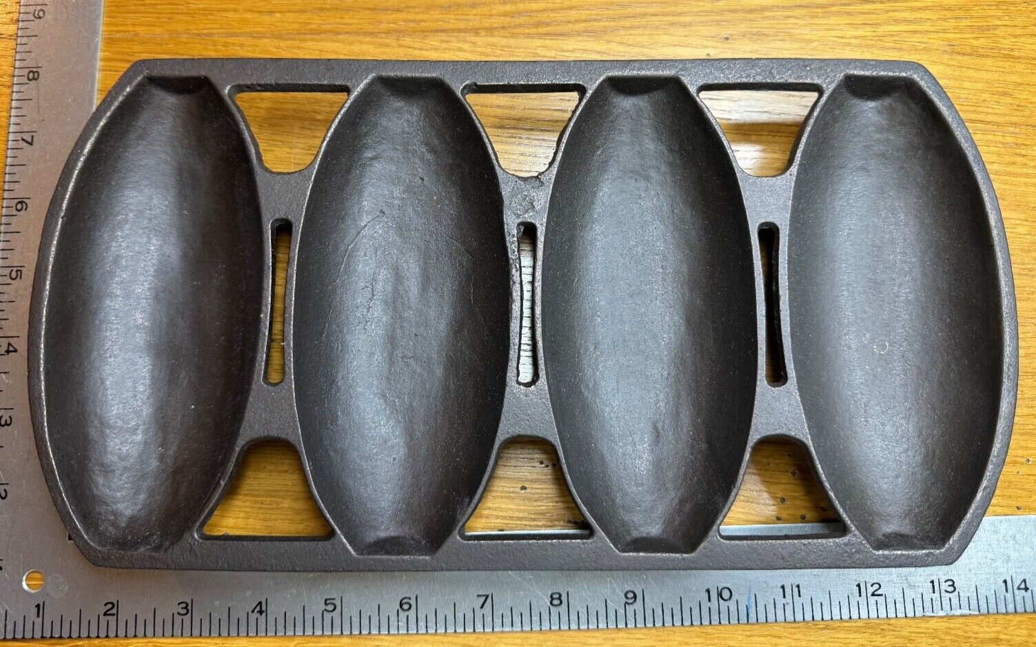Antique Griswold Rare No 4 Cast Iron Vienna Roll Loaf Pan Restored
