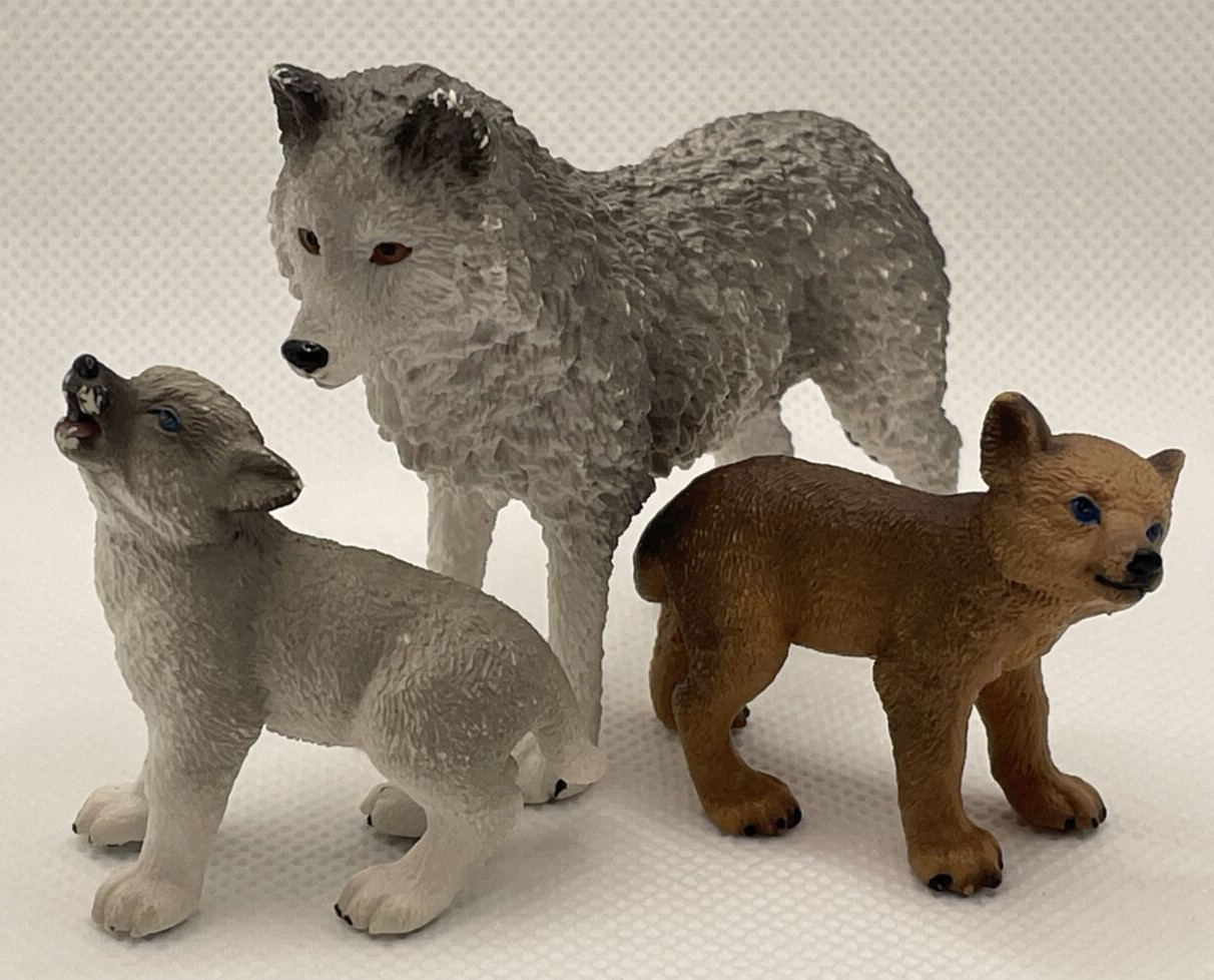 Schleich Grey MOTHER WOLF and BABY PUPs Cub Wildlife figure 2018 Wolves (LOT W2)