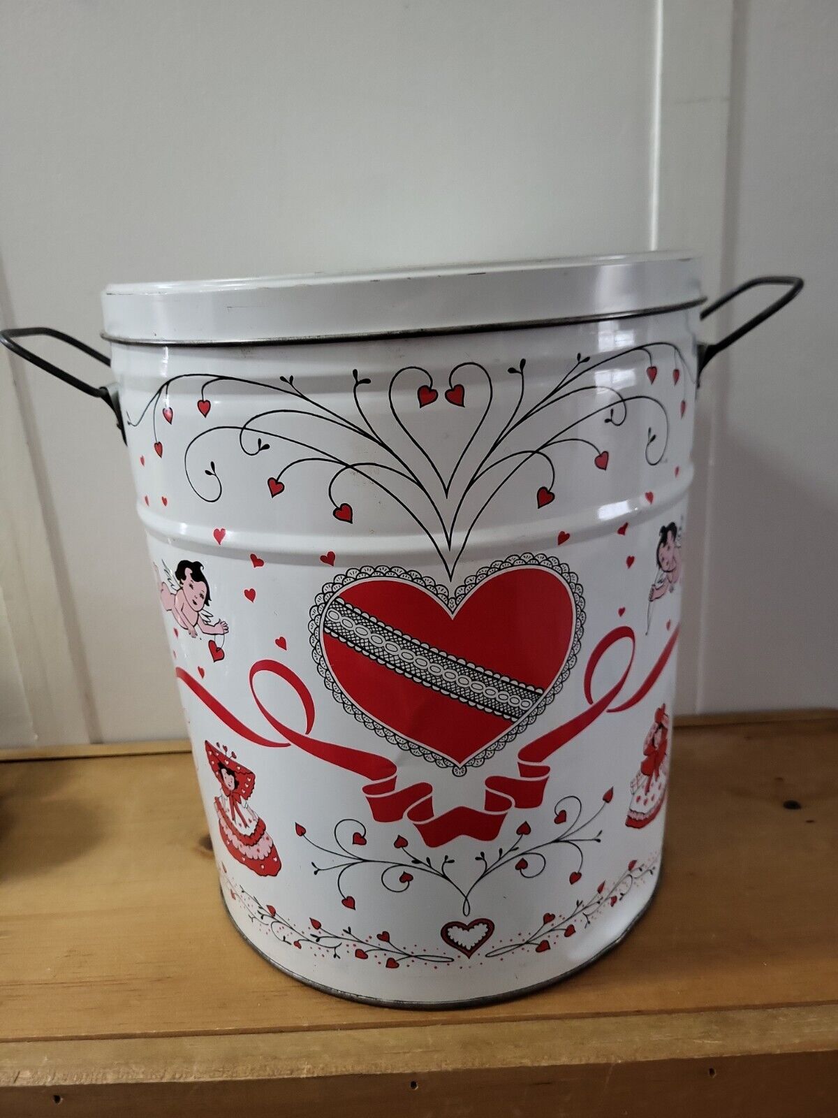 Vtg Independent Can Company Baltimore Large Tin Heart Cupid Valentines Day 11.5