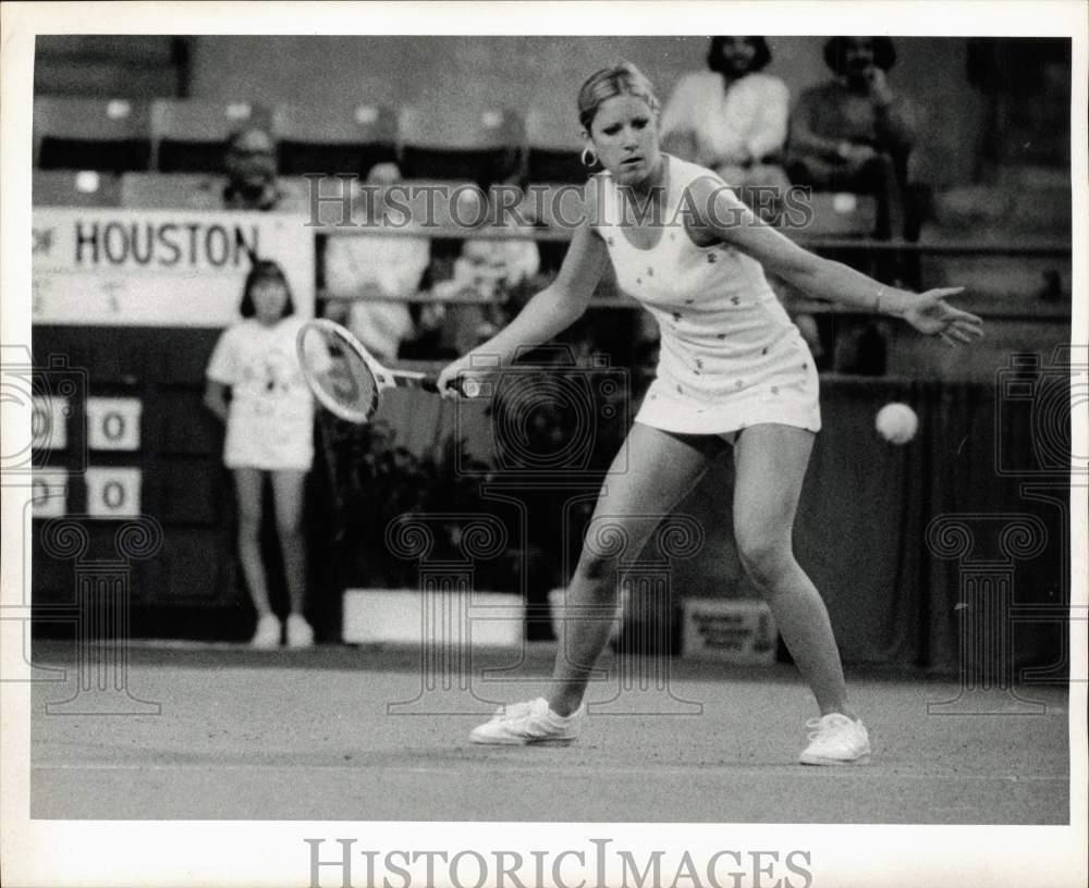 1976 Press Photo Tennis star Chris Evert at Houston tennis match - hpx09910