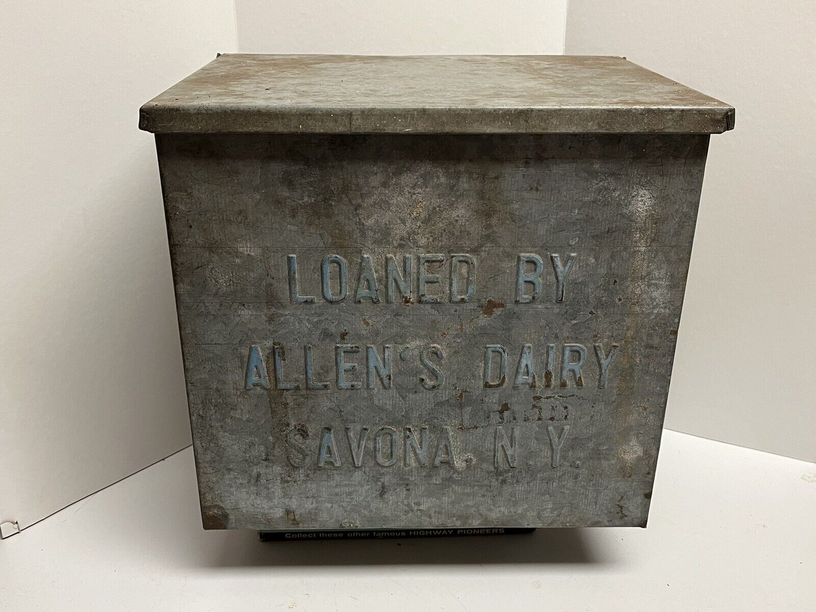 Rare Outdoor Milk Box Allen\'s Dairy Savona NY Original Blue Letters VG Condition