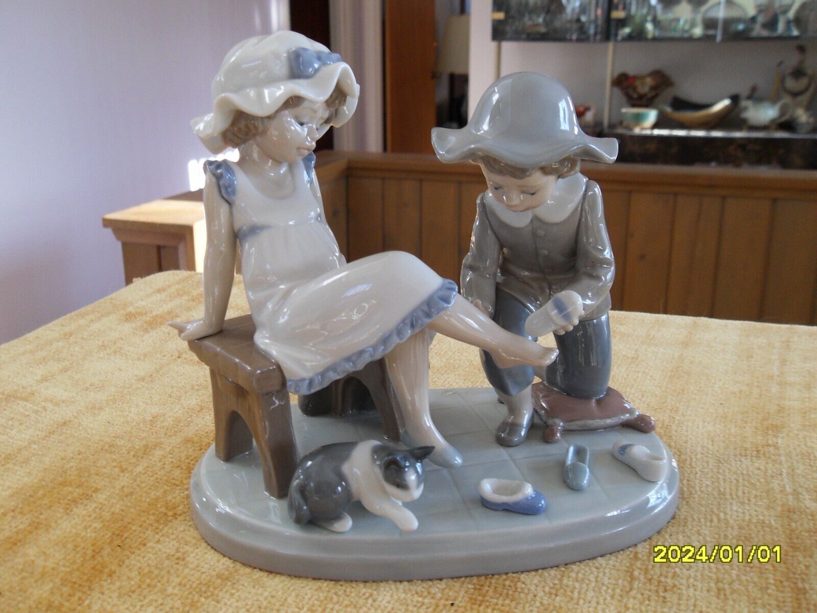 LLADRO Figurine #5361, Try This One, retired.