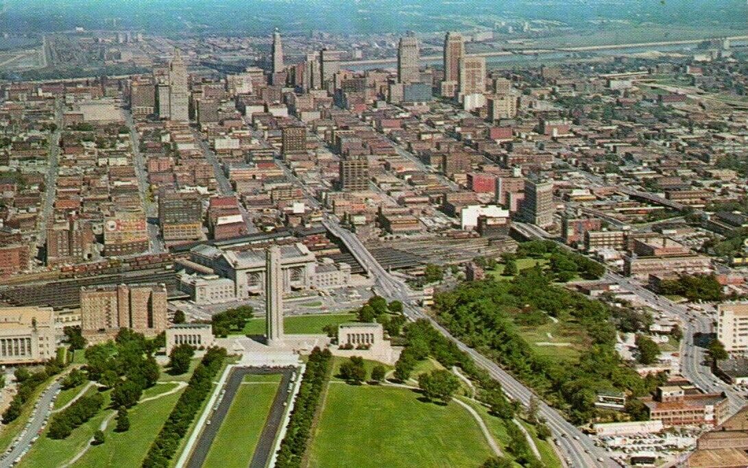 Postcard - Aerial View of Greater Kansas City, Missouri, Liberty Memorial  2870