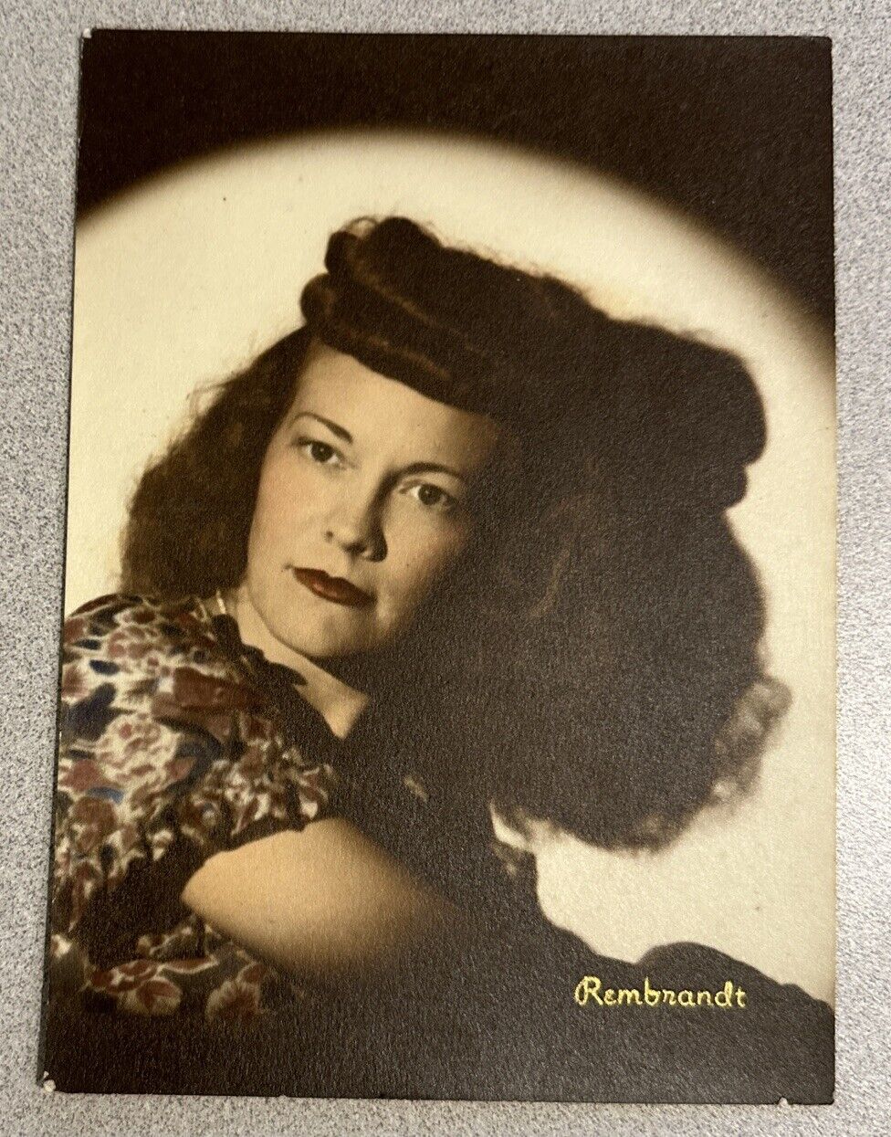 1940\'s Young Woman with Great Hair Style Photographer Studio Rembrandt Monroe LA