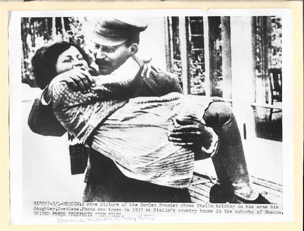 1937 Soviet Premier Stalin with Daughter Svetlana Original 1953 Press Telephoto