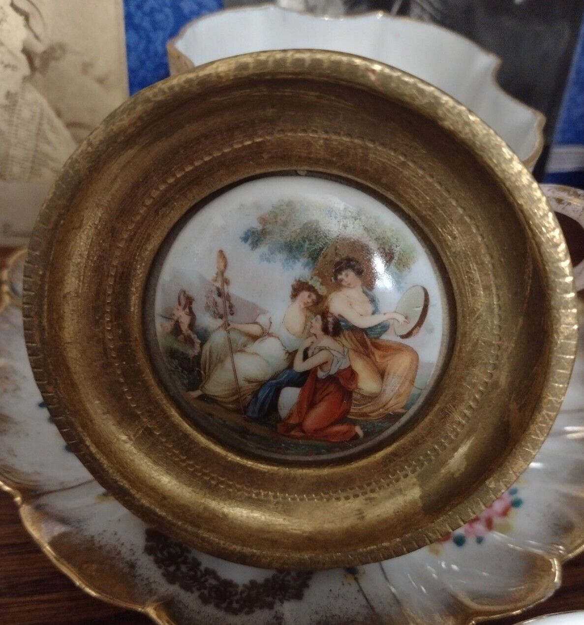 Estate 18th Century- Retouche Decal Framed Ceramic Snuff Box Lid