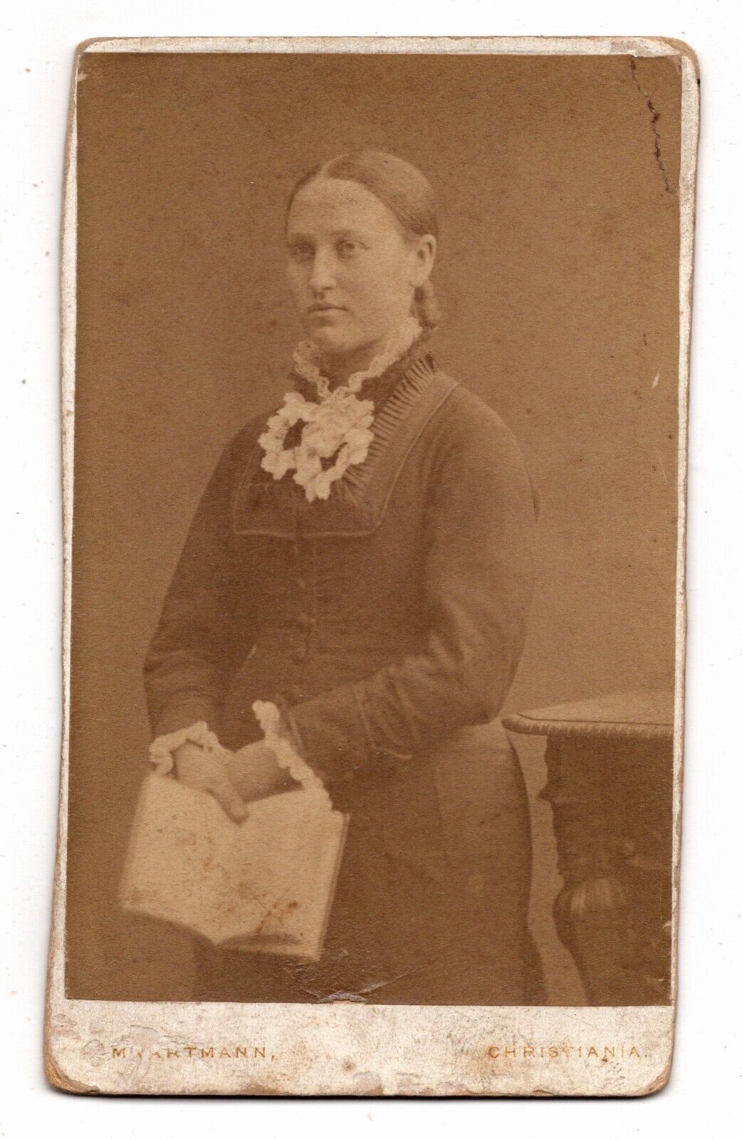 ANTIQUE CDV C. 1880s MAARTMANN YOUNG LADY HOLDING BOOK CHRISTIANIA DENMARK