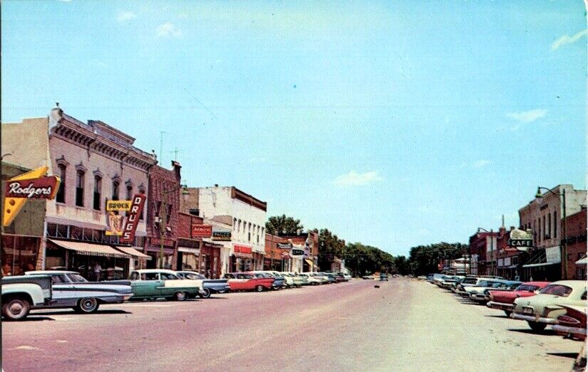 Vintage Postcard Broadway Street Looking North Sterling KS Kansas          J-374