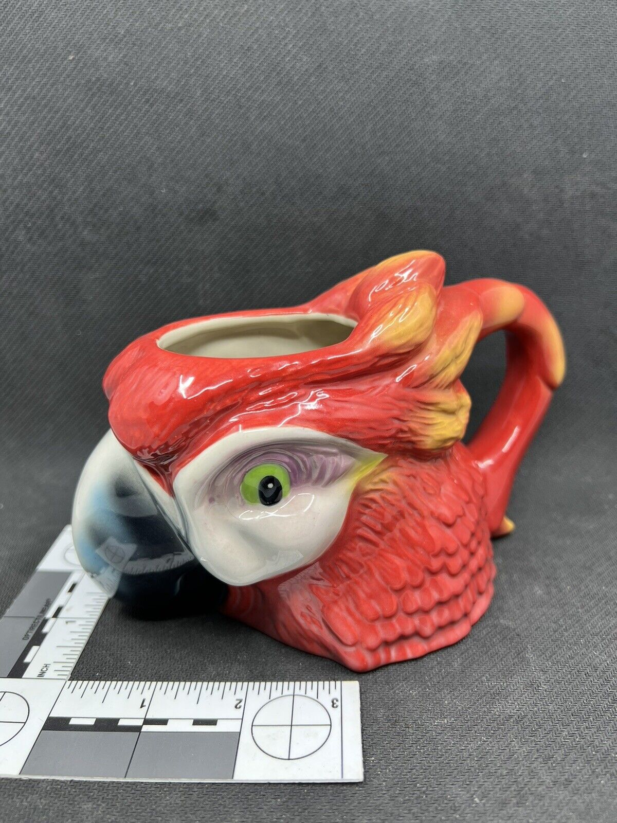 Red Macaw Rainforest Cafe Souvenir ceramic 3D parrot Mug (1997)
