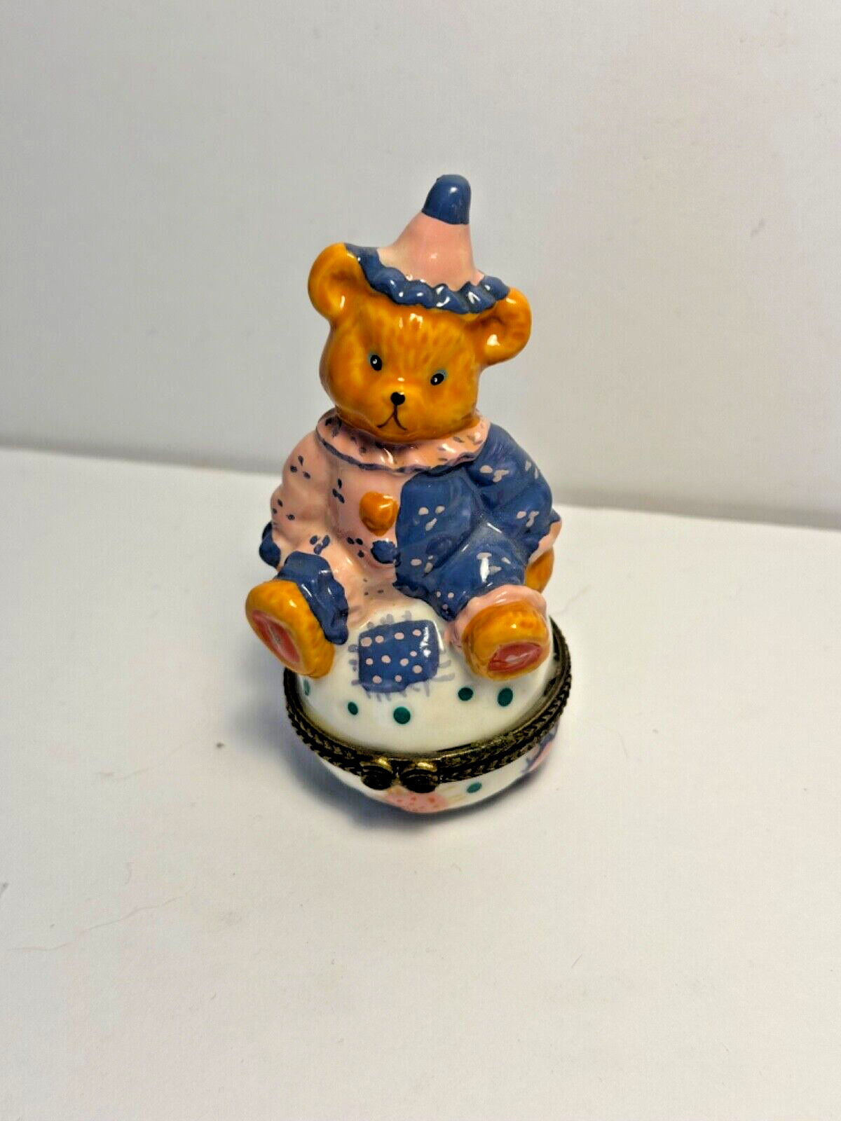 VINTAGE PORCELAIN BEAR CLOWN SUIT HINGED TRINKET/PILL BOX SMALL GLOSSY