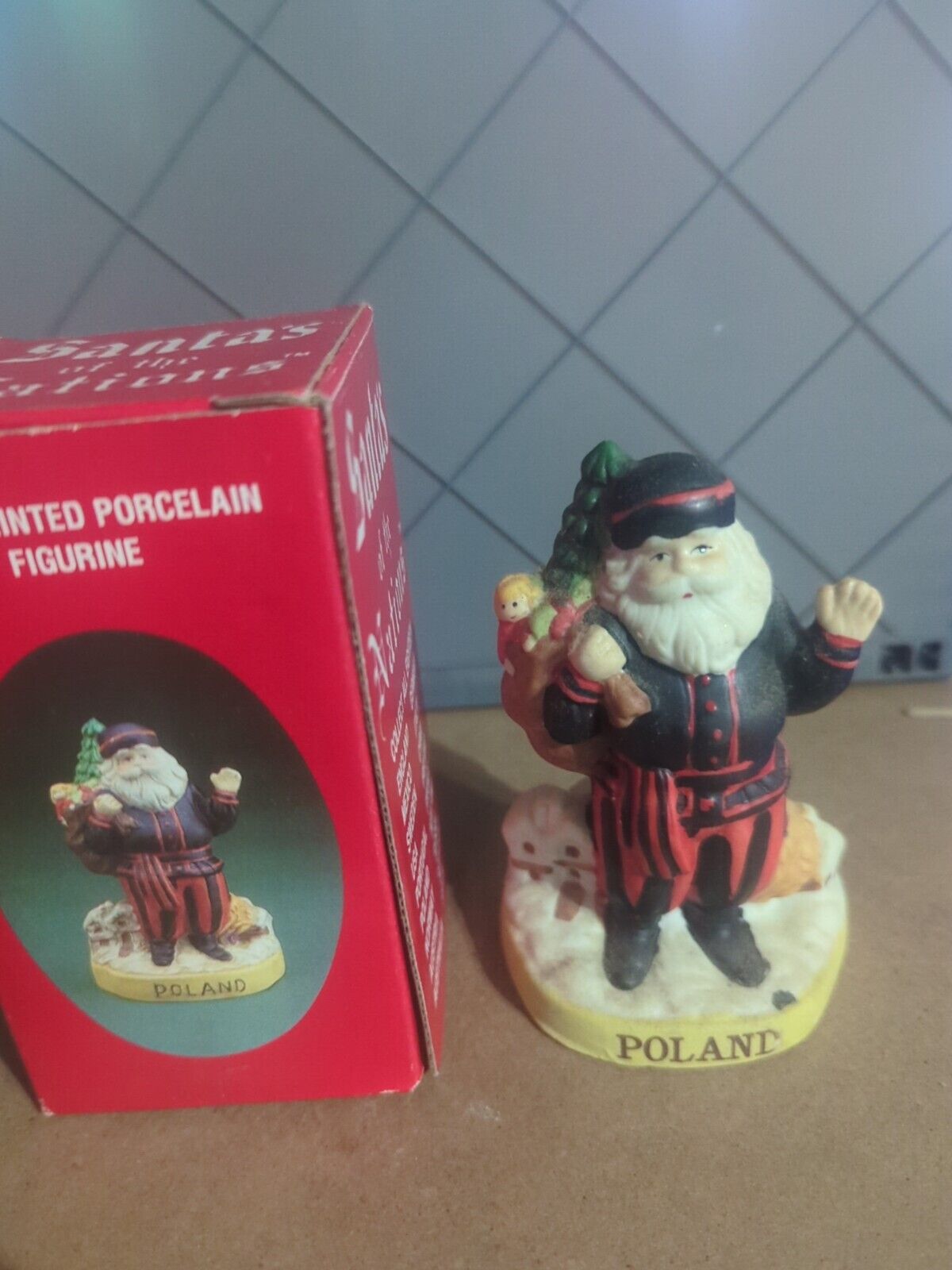 Vintage Santa\'s Of The Nations Porcelain Figurine 1991 4\