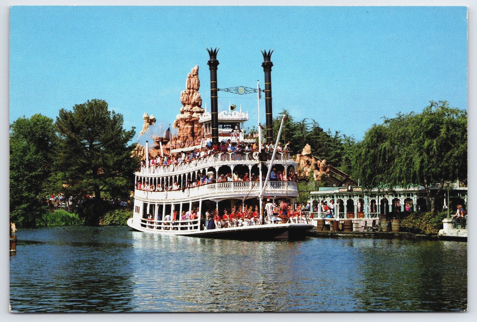 Gatherin\' Steam Mark Twain Sternwheeler Disneyland CA c1980s 6x4 Postcard B13