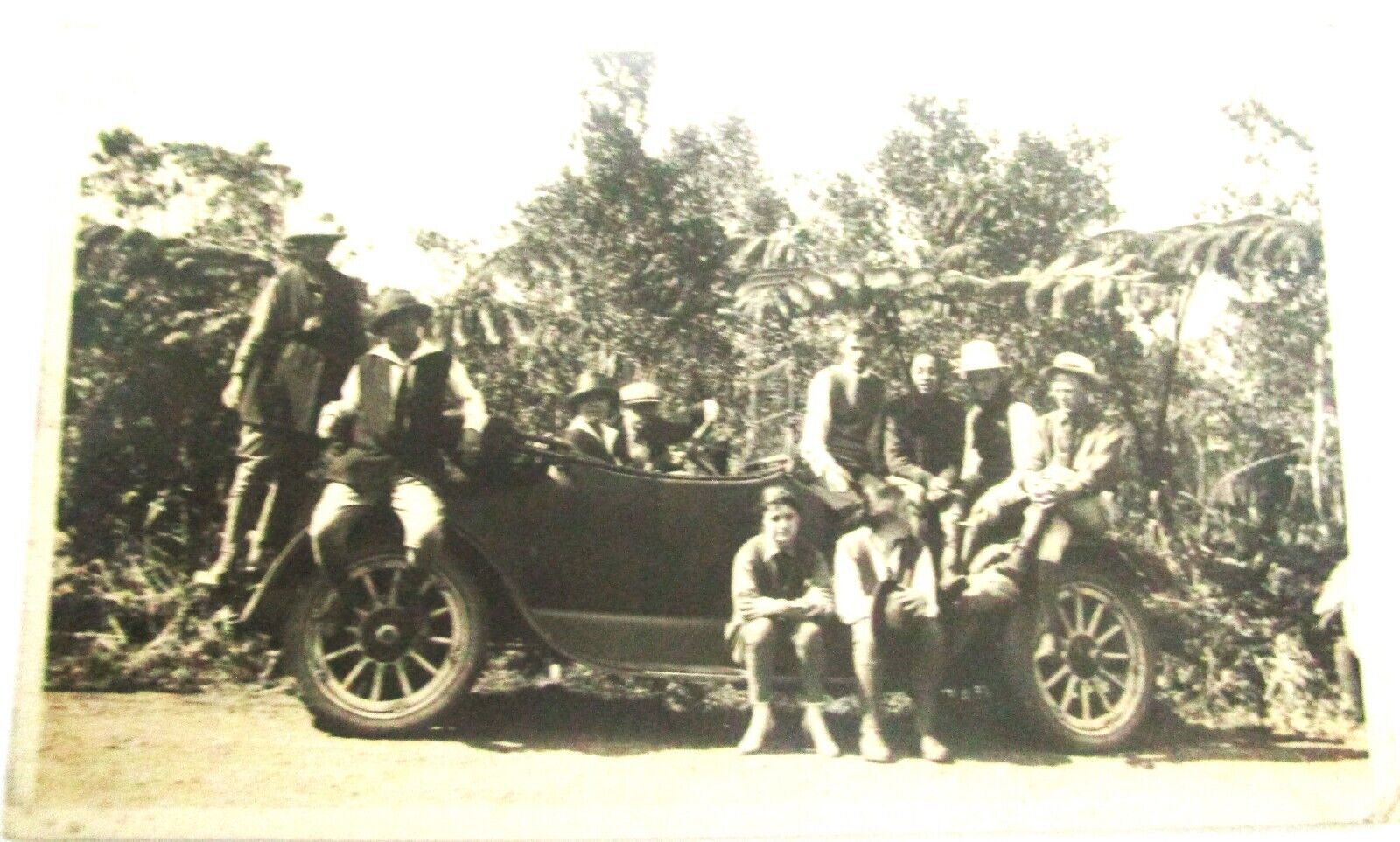 RARE PHOTO OF PEOPLE ON AN OLD CAR, TOURING THE VOLCANO, HAWAII, ONE OF A KIND 