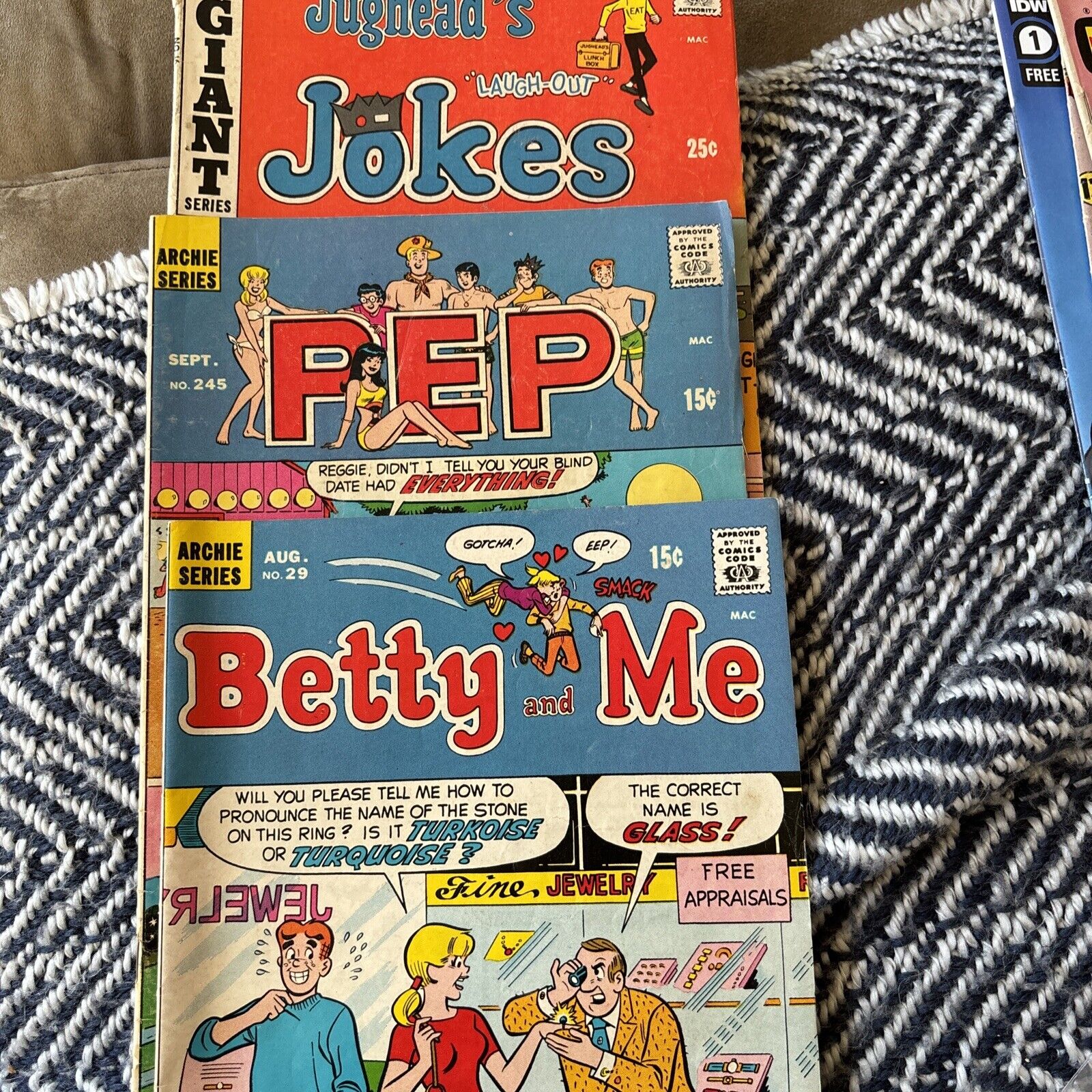 Lot Of 3 Vintage Archie Comics Betty&Me, PEP, Jugheads Laugh Out Jokes 1970