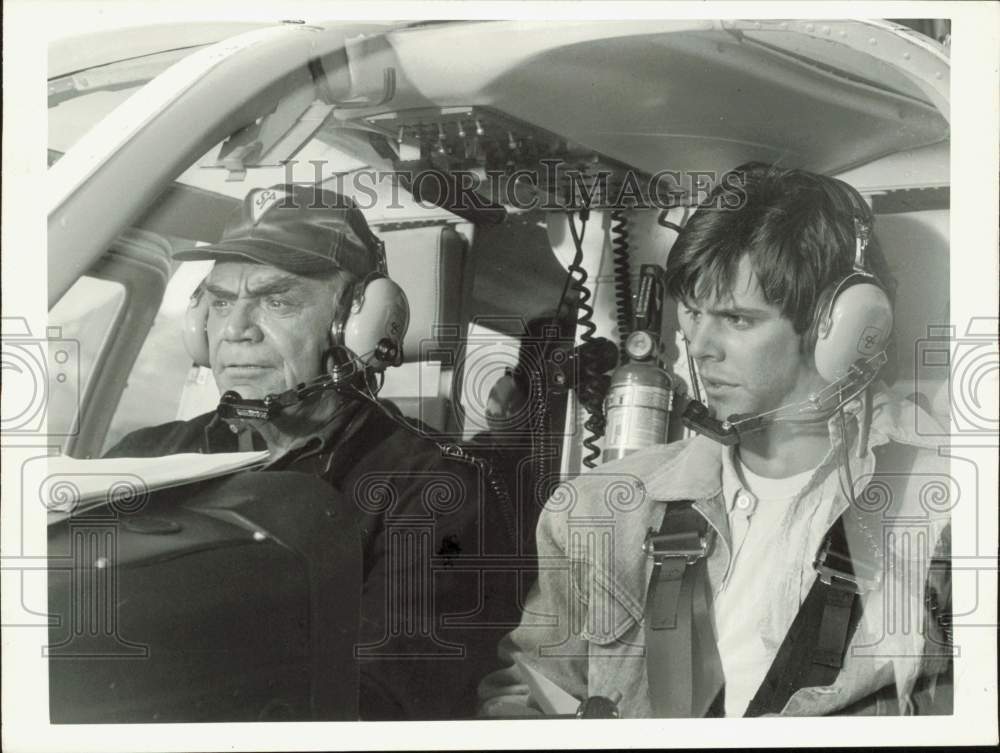 1985 Press Photo Actors Ernest Borgnine, Ken Olandt on 