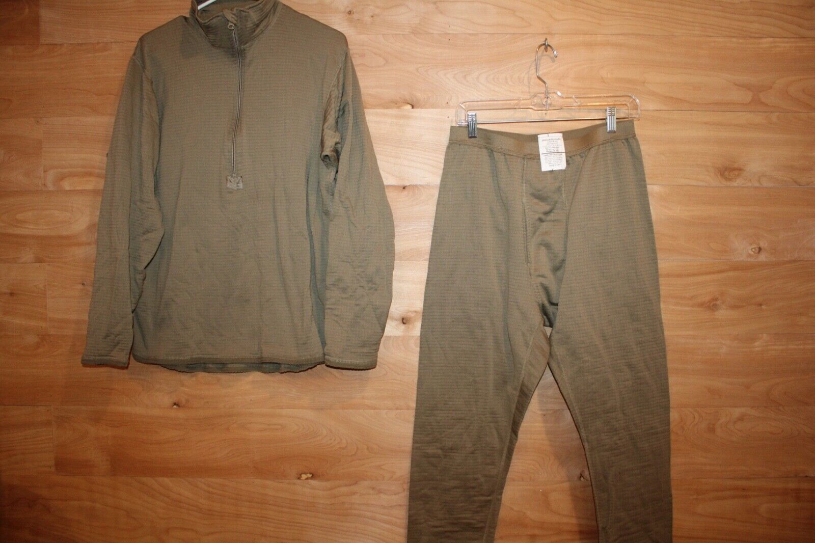 US Army Cold Weather Mid Weight  Medium Regular Coyote Waffle Top And Bottom Set