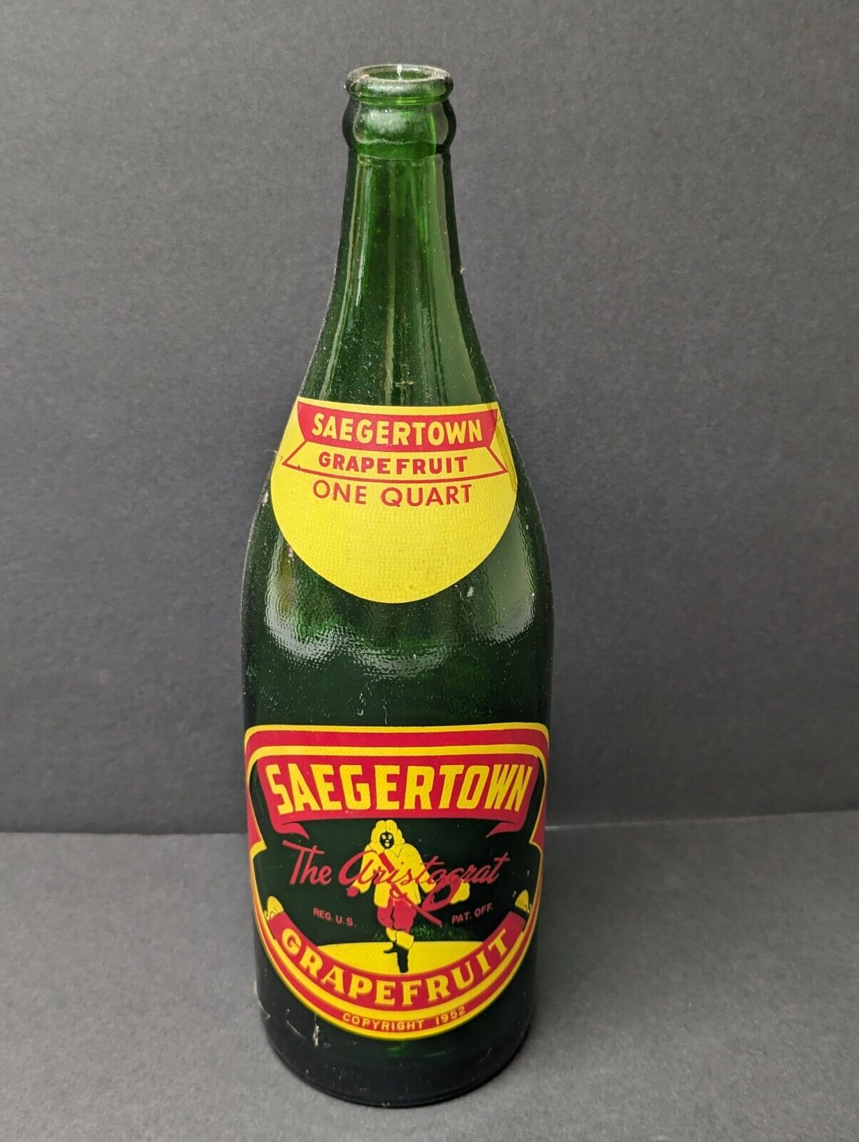 Vintage Quart Saegertown (PA) Aristocrat Grapefruit Soda Bottle Green 1950s
