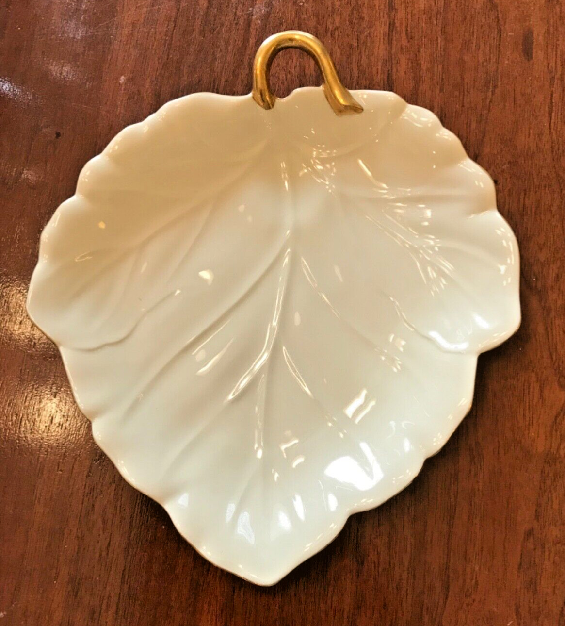 VTG TOYO JAPAN SIGNATURE COLLECTION LEAF TRAY / PLATTER EMBOSSED CREAM GOLD EUC