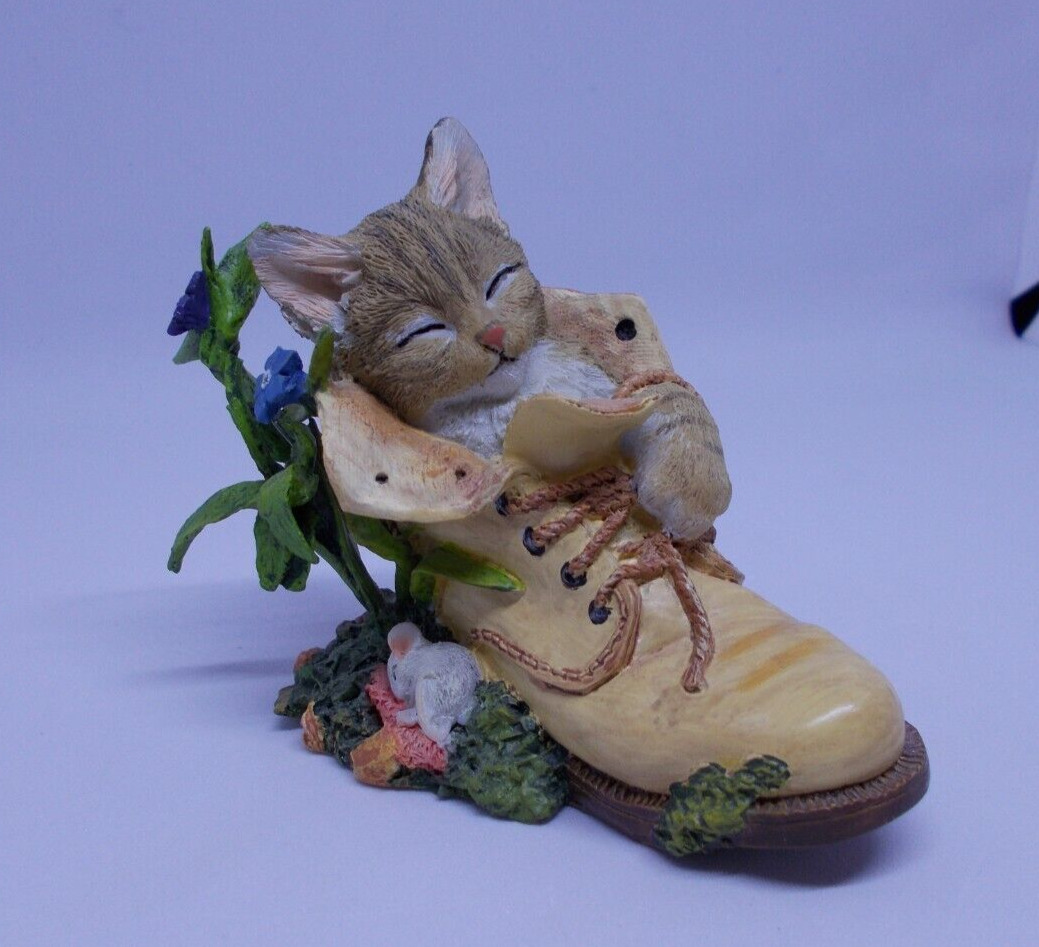 2004 Lenox SWEET DREAMERS Cat Figurine Cat Sleeping in Boot