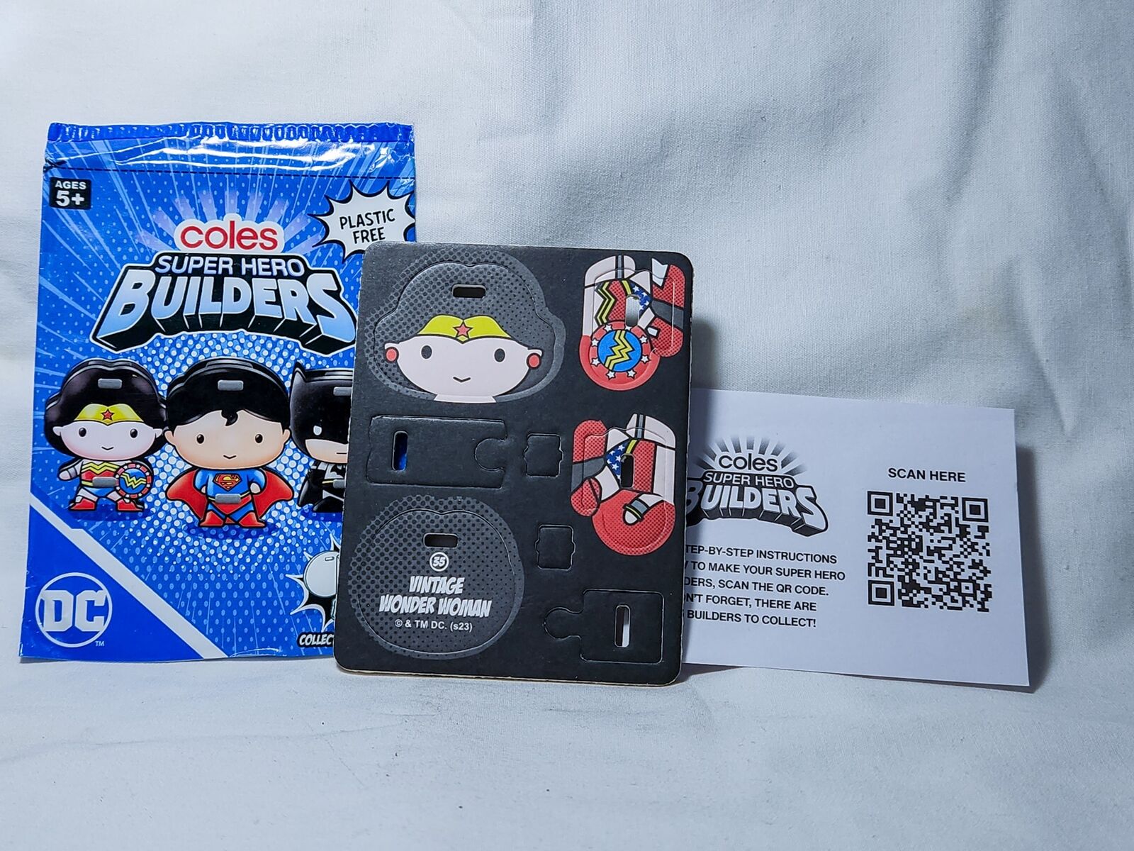 Coles DC Super Hero Builders Collectible Minifigure Card: VINTAGE WONDER WOMAN