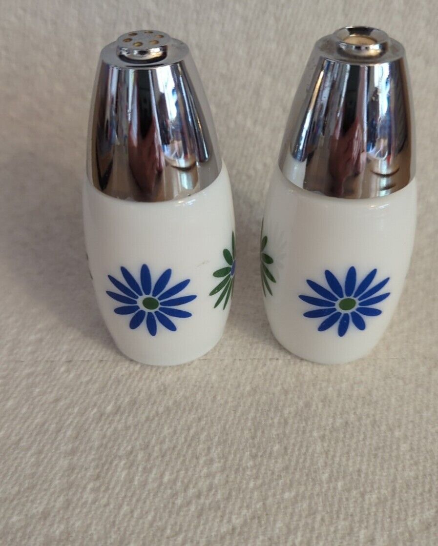Gemco Westinghouse Salt & Pepper Shakers Milk Glass Green Daisy Flowers 1970s