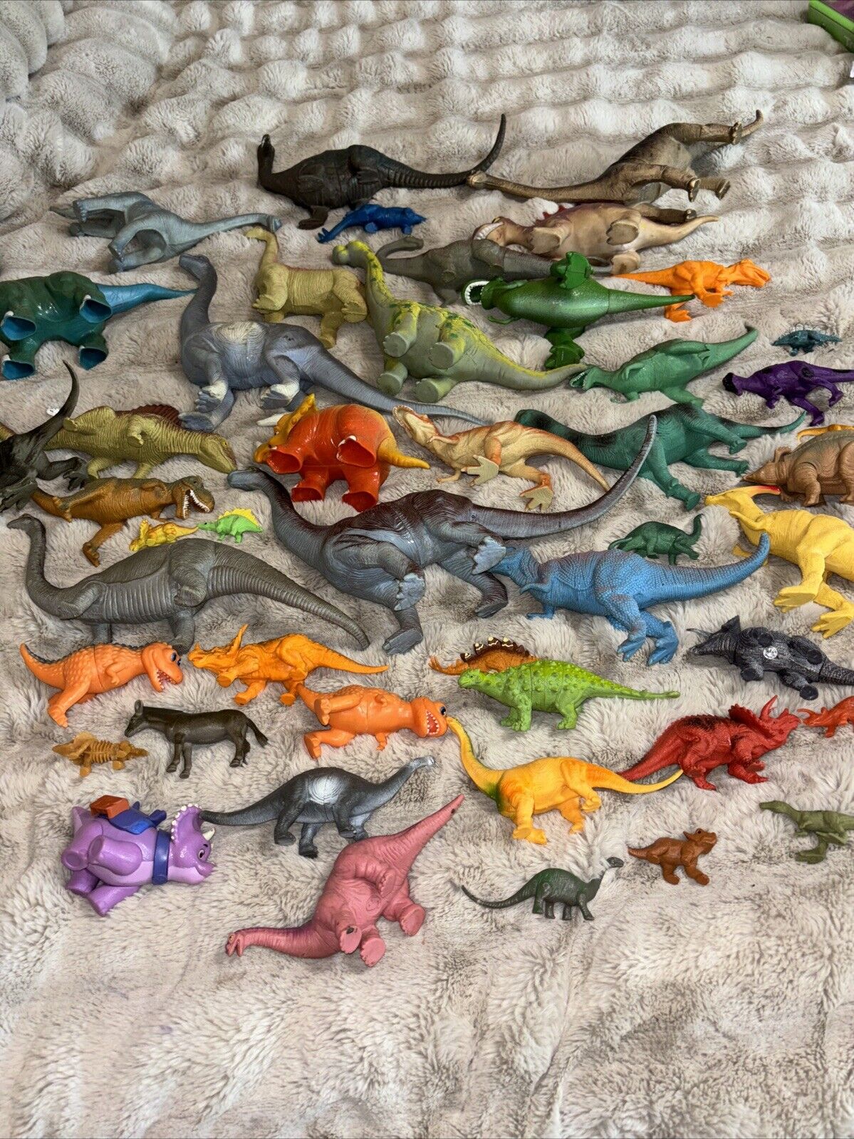 Lot Of 25plus Vintage dinosaurs 🦖 variety of kinds