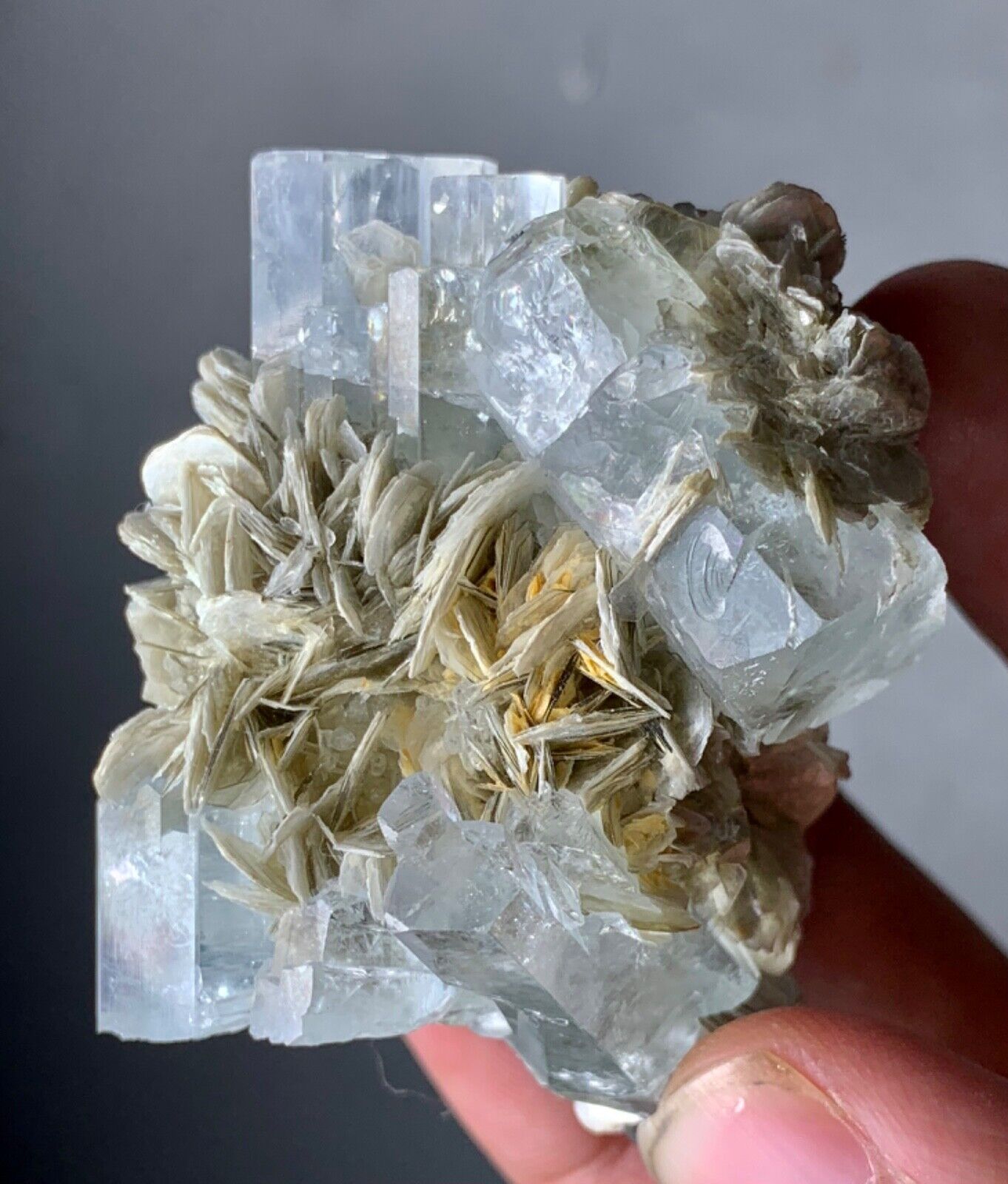 398 Carats Terminated Aquamarine Crystal Specimen From Skardu Pakistan