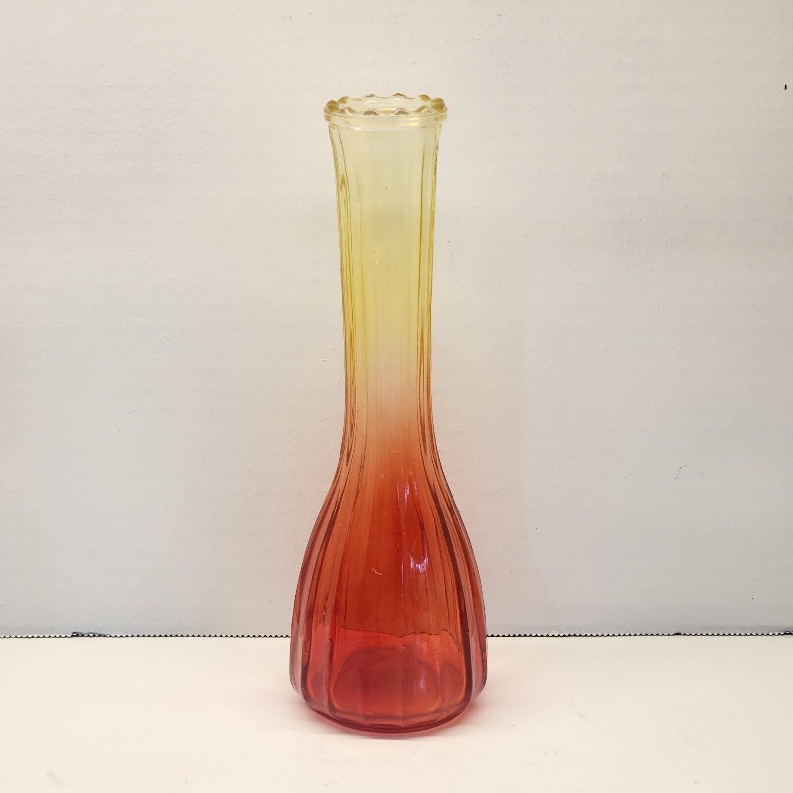 Vintage Beautiful Jeanette Glass Amberina Bud Vase 8.5” Stunningly Beautiful