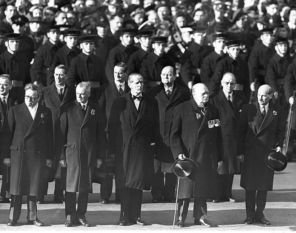 Britain\'s leading statesmen gather at the Cenotaph in Whiteh - 1946 Old Photo 1
