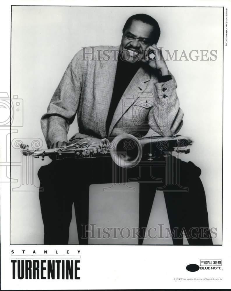 1987 Press Photo Stanley Turrentine poses with his saxophone - nop90375